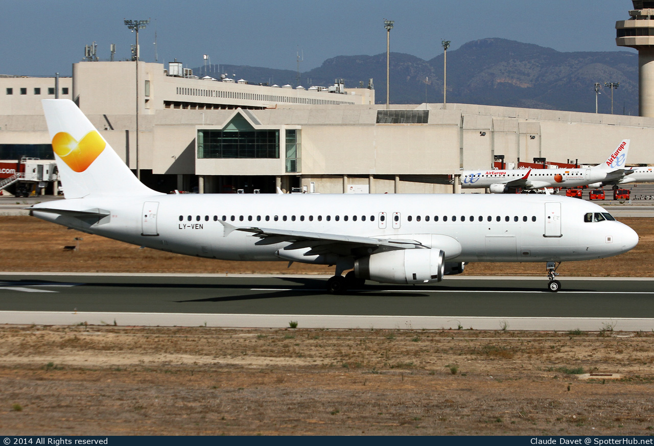 Photo of LY-VEN - Airbus A320-233 operated by Thomas Cook Airlines (opb Avion Express)