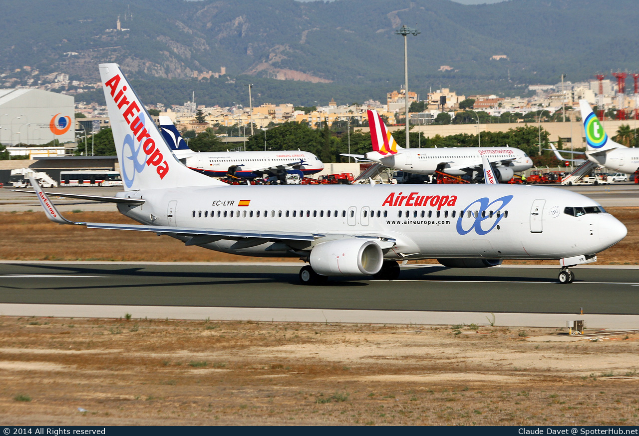 Photo of EC-LYR - Boeing 737-85P operated by Air Europa