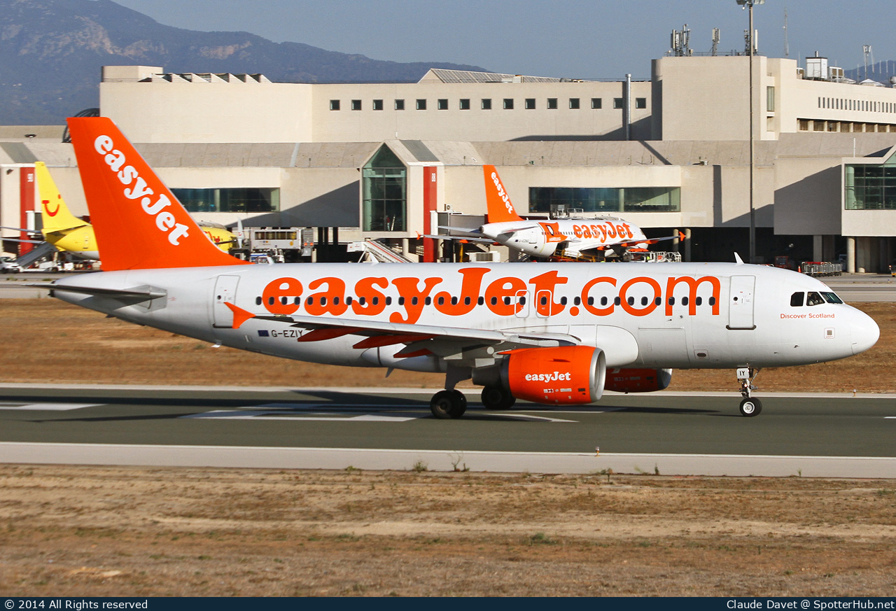 Photo of G-EZIY - Airbus A319-111 operated by easyJet