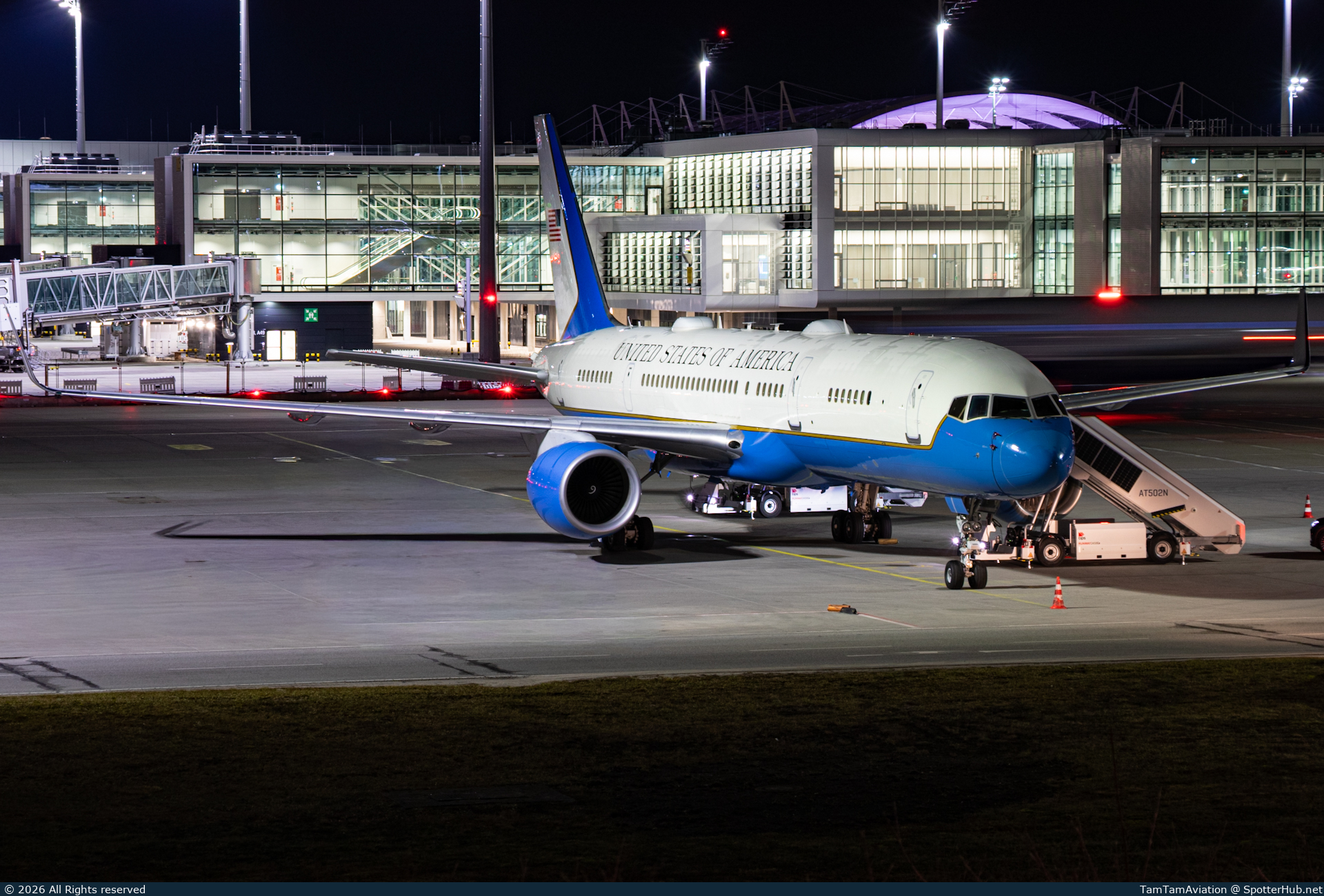 Photo of 99-0004 - Boeing C-32A operated by US Air Force