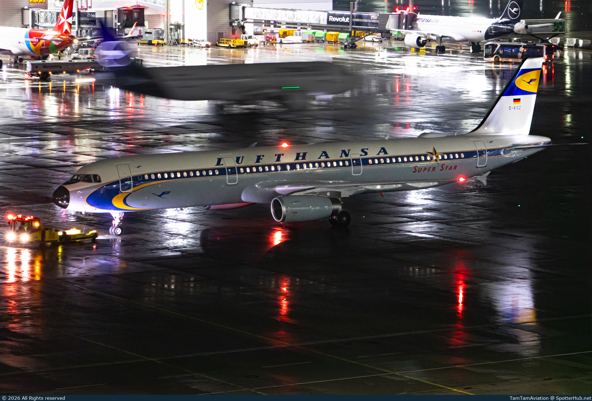 Photo of D-AISZ - Airbus A321-231 operated by Lufthansa