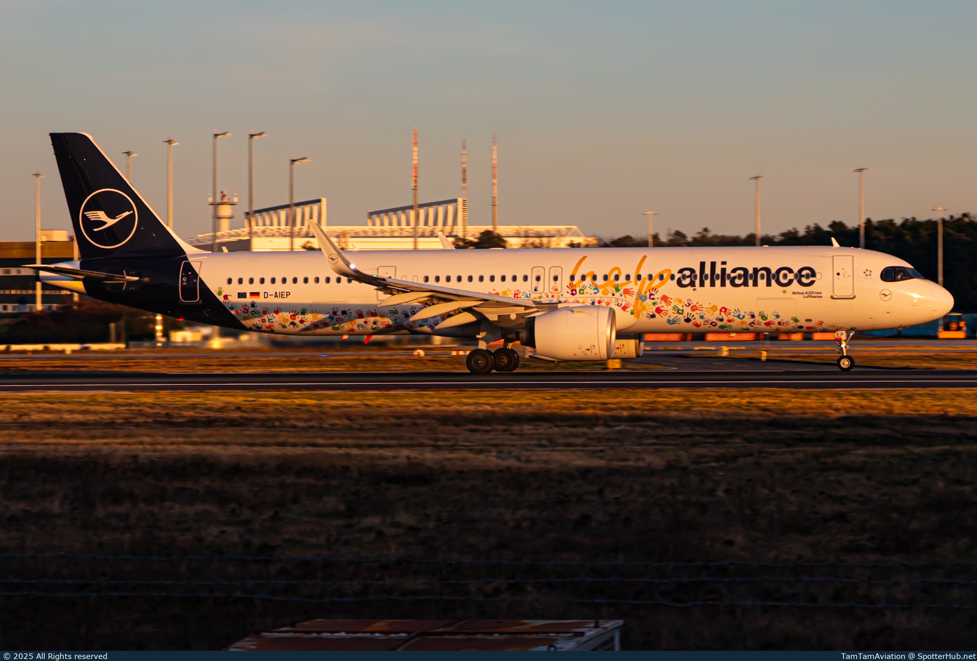 Photo of D-AIEP - Airbus A321-271NX operated by Lufthansa