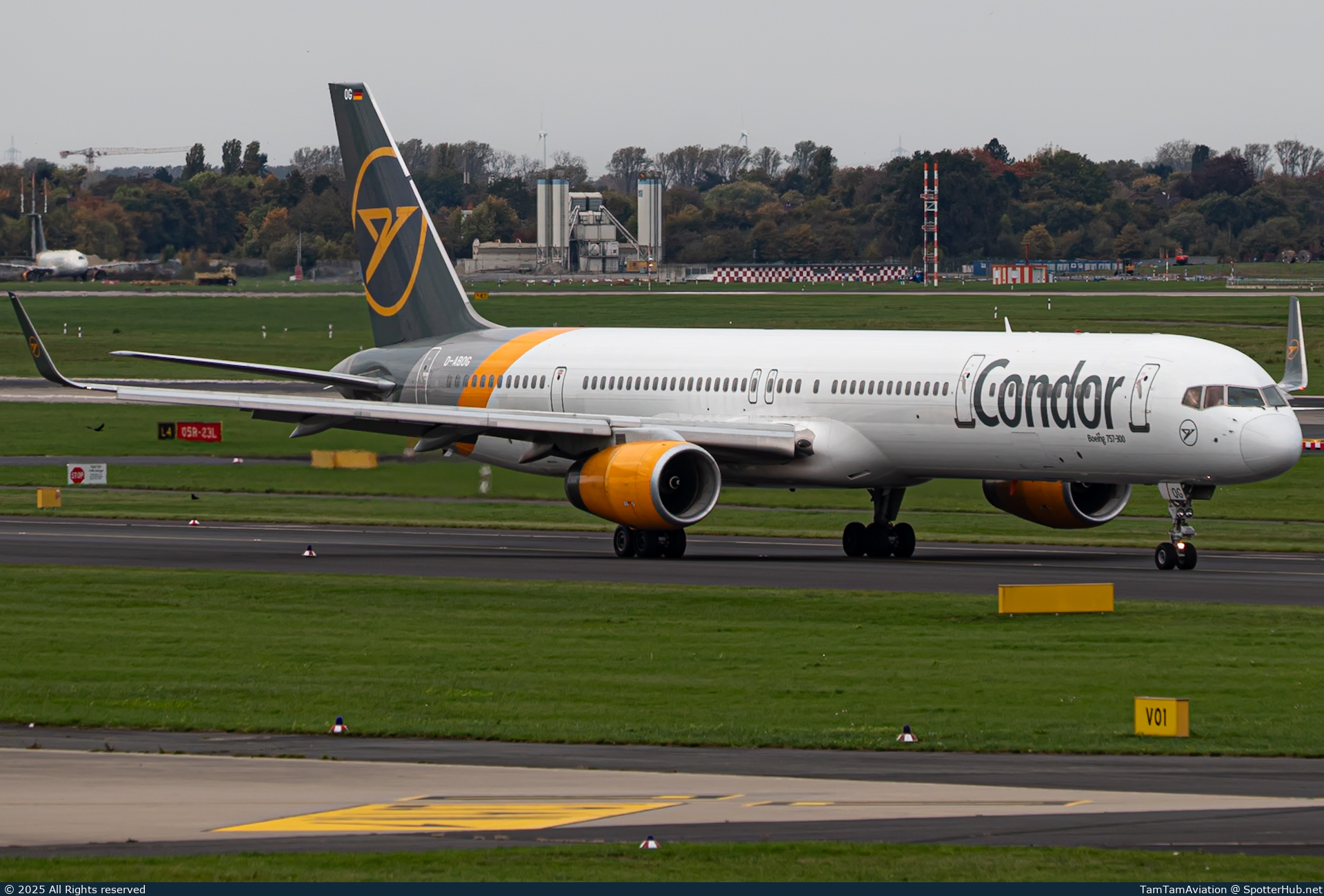 Photo of D-ABOG - Boeing 757-330 operated by Condor