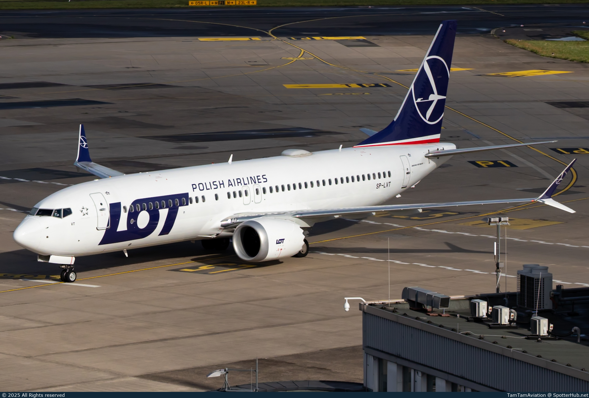 Photo of SP-LVT - Boeing 737 MAX 8 operated by LOT Polish Airlines