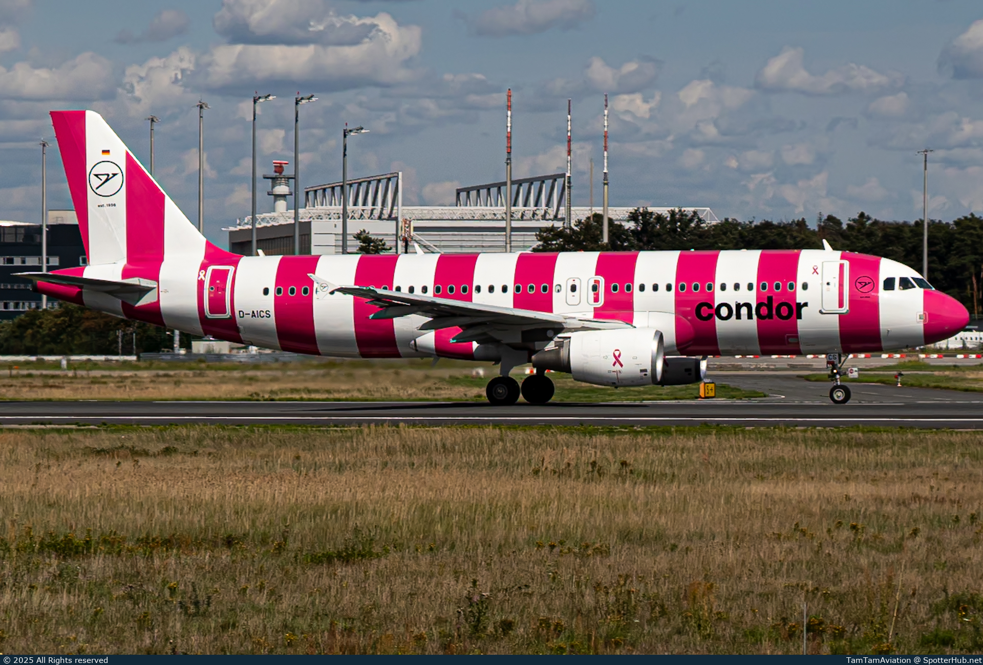Photo of D-AICS - Airbus A320-214 operated by Condor