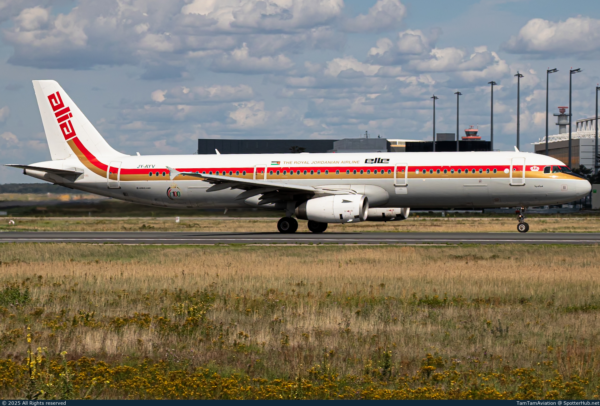 Photo of JY-AYV - Airbus A321-231 operated by Royal Jordanian Airlines