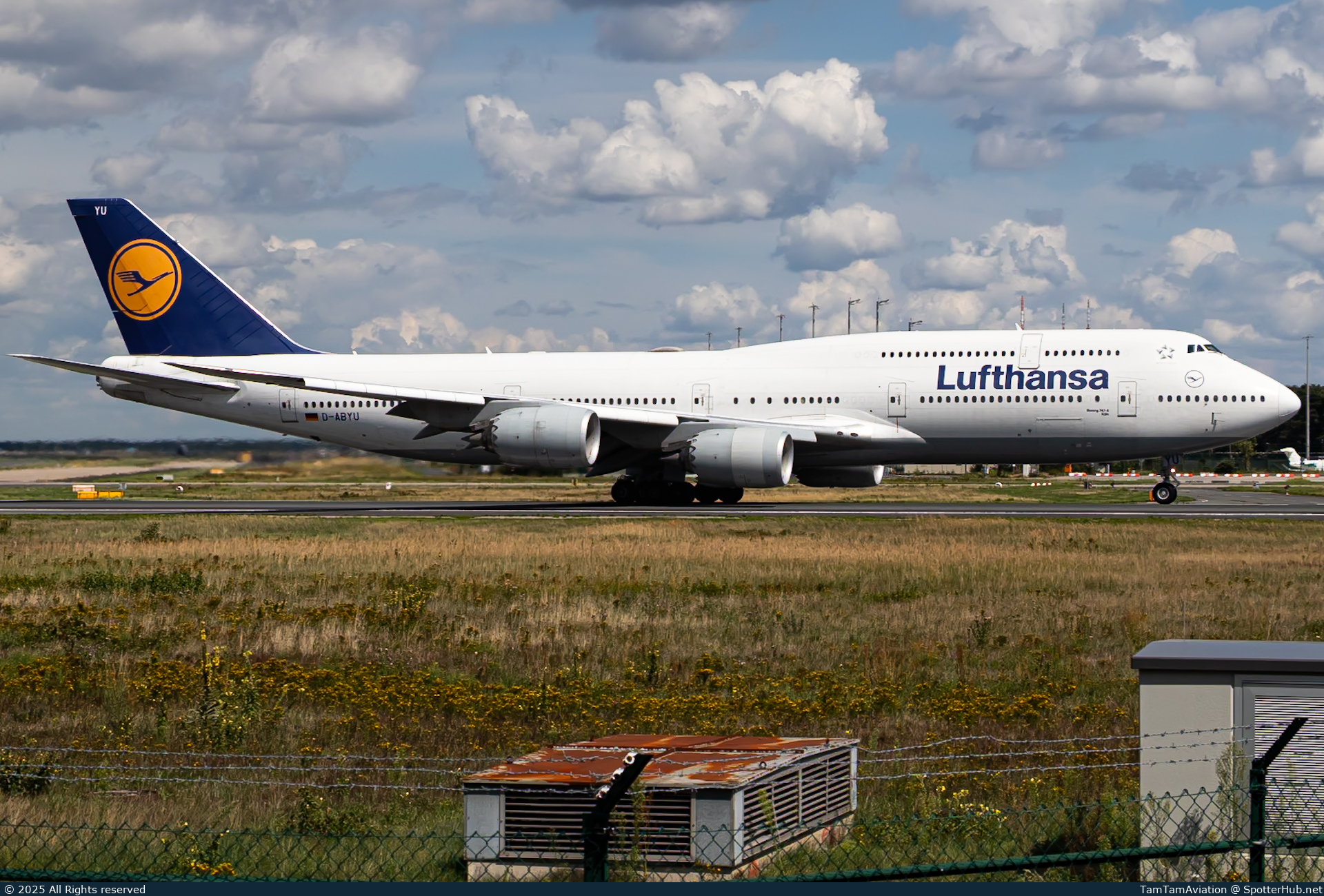 Photo of D-ABYU - Boeing 747-830 operated by Lufthansa