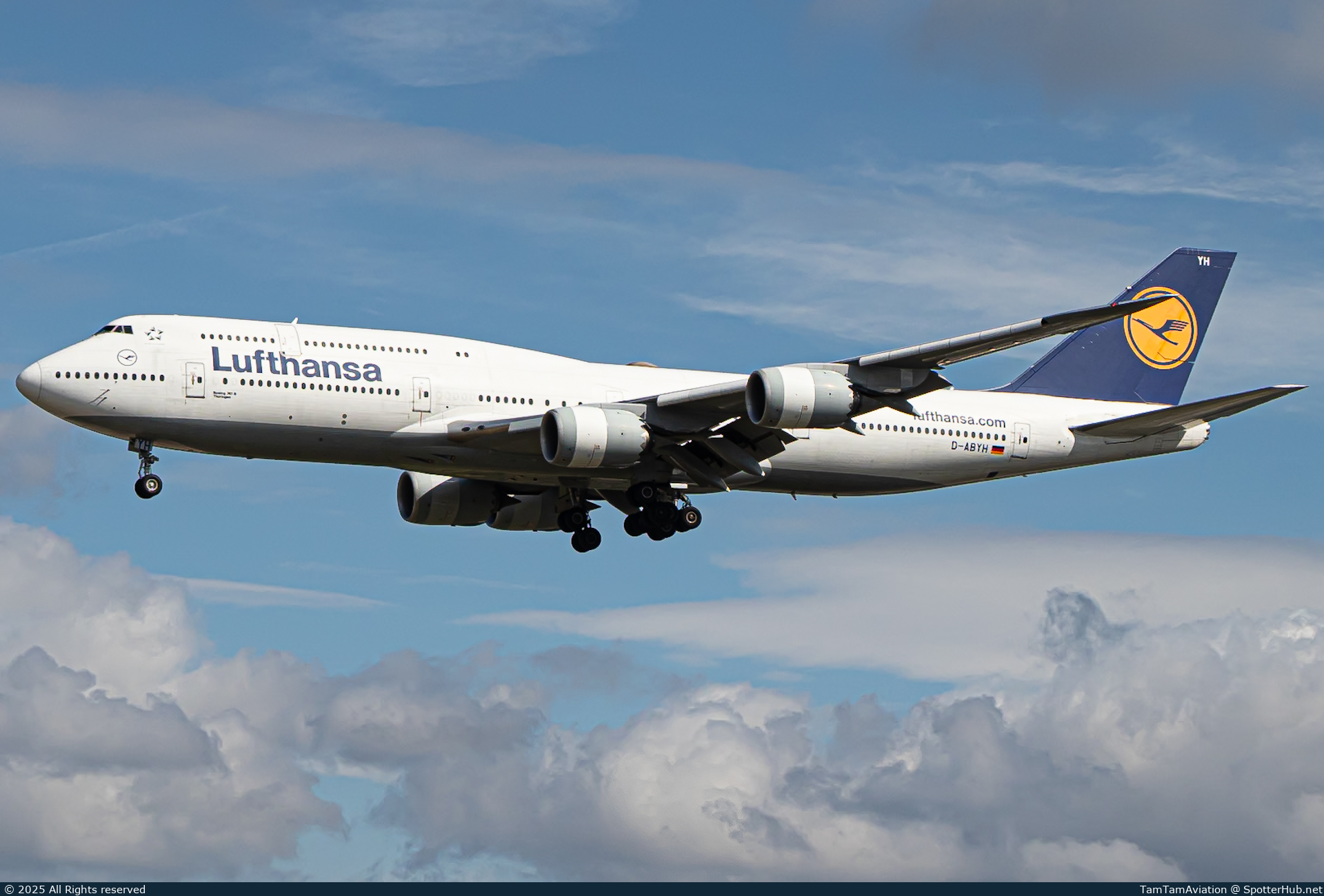 Photo of D-ABYH - Boeing 747-830 operated by Lufthansa