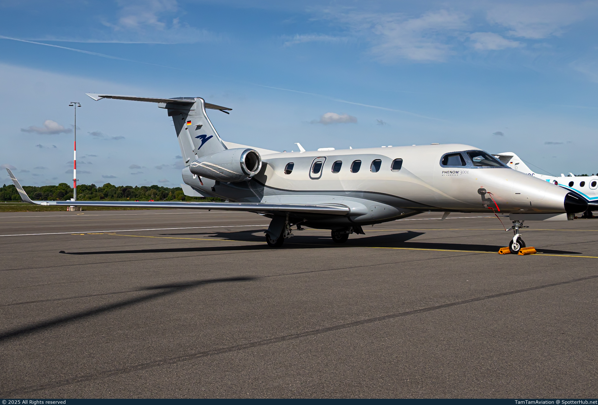 Photo of D-COZY - Embraer Phenom 300E operated by PAD Aviation Service