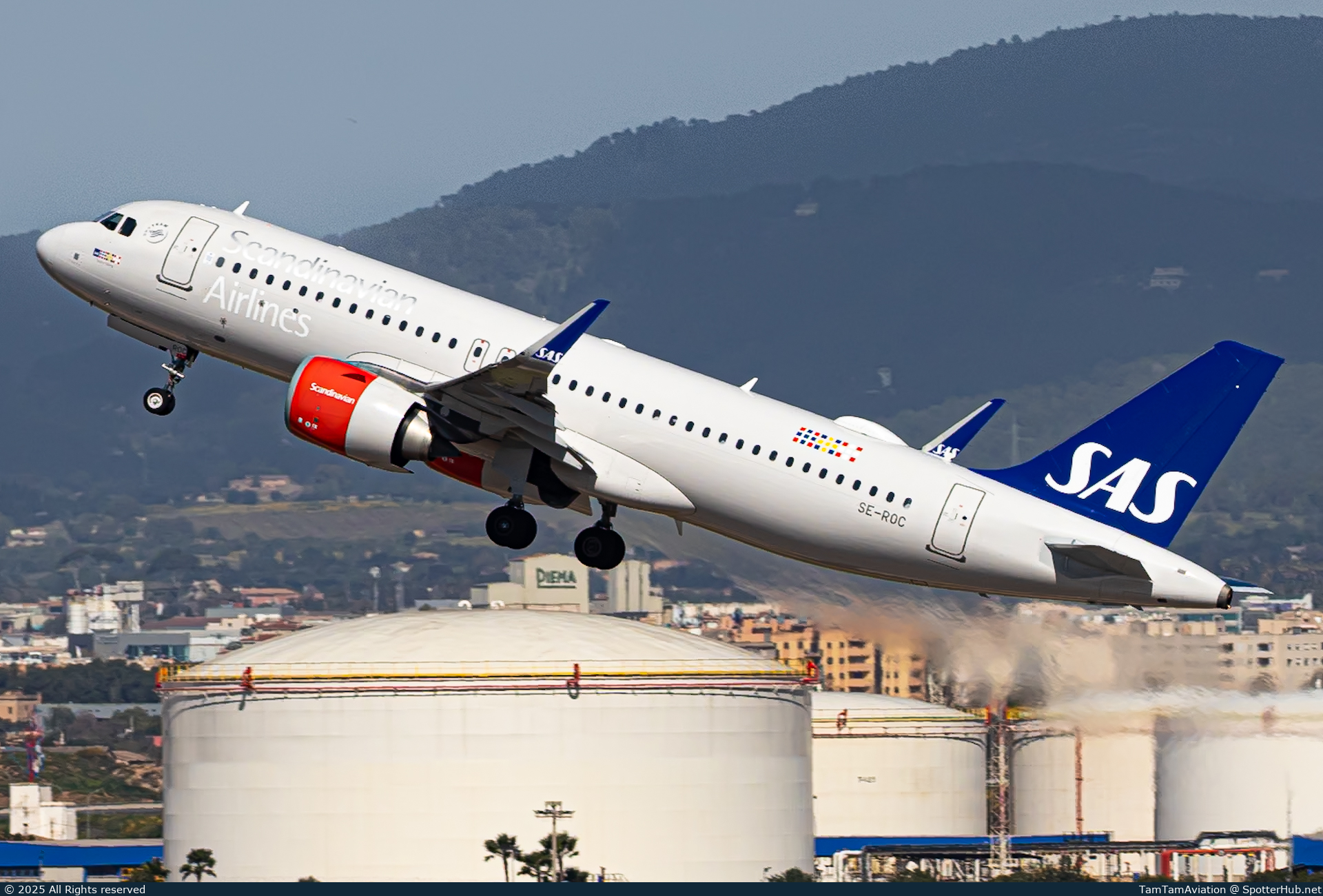 Photo of SE-ROC - Airbus A320-251N operated by SAS Scandinavian Airlines