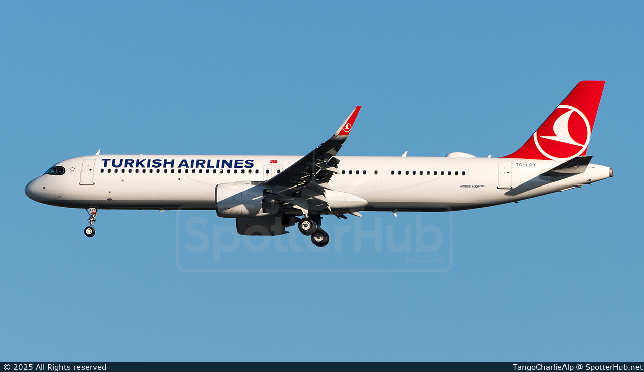 Photo of TC-LPY - Airbus A321-271NX operated by Turkish Airlines