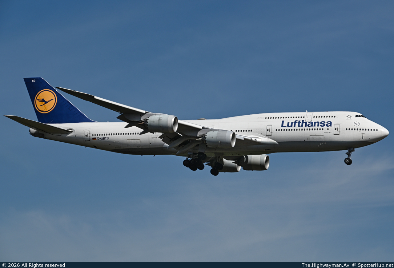 Photo of D-ABYO - Boeing 747-830 operated by Lufthansa
