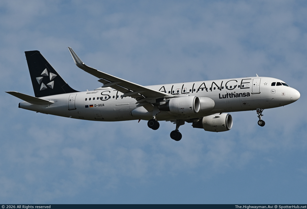 Photo of D-AIUA - Airbus A320-214 operated by Lufthansa