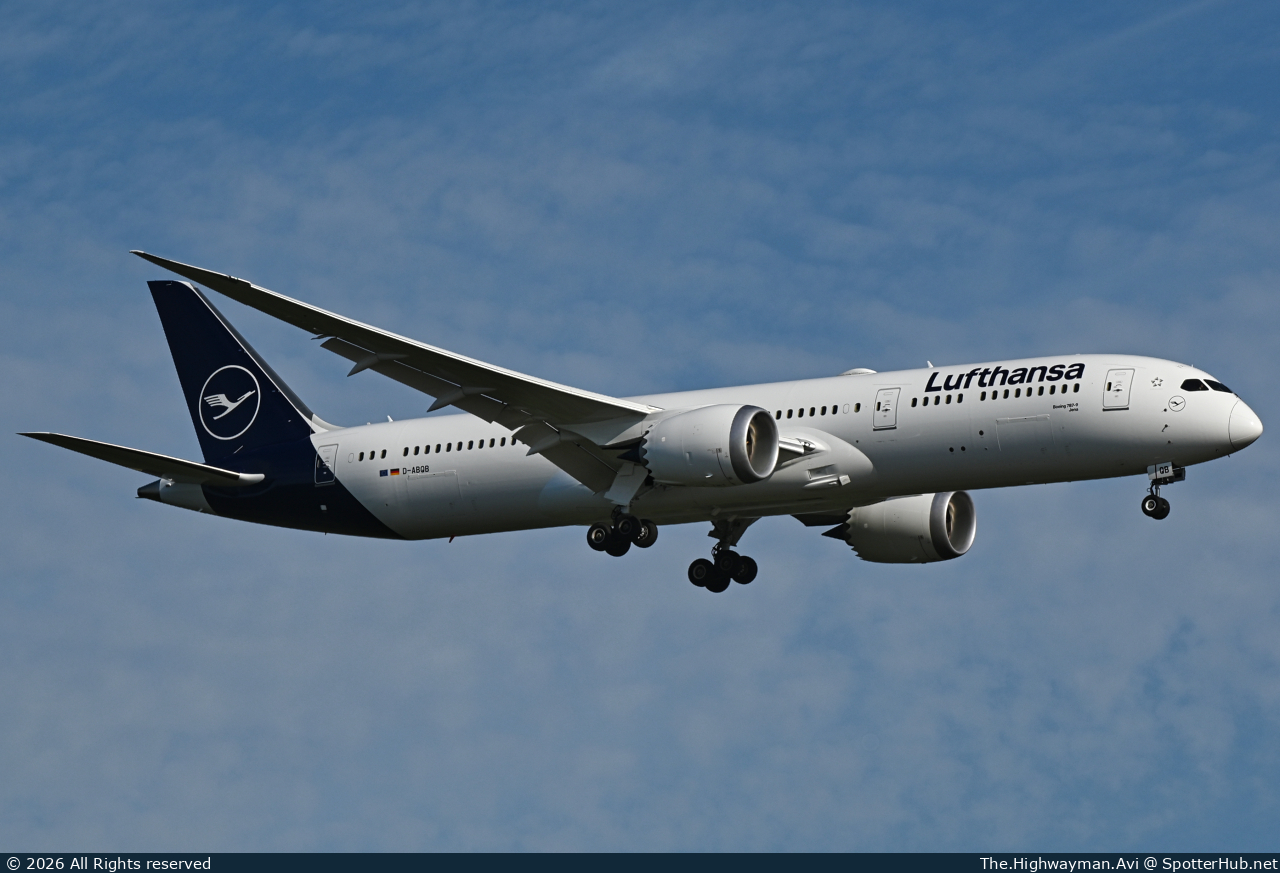 Photo of D-ABQB - Boeing 787-9 Dreamliner operated by Lufthansa