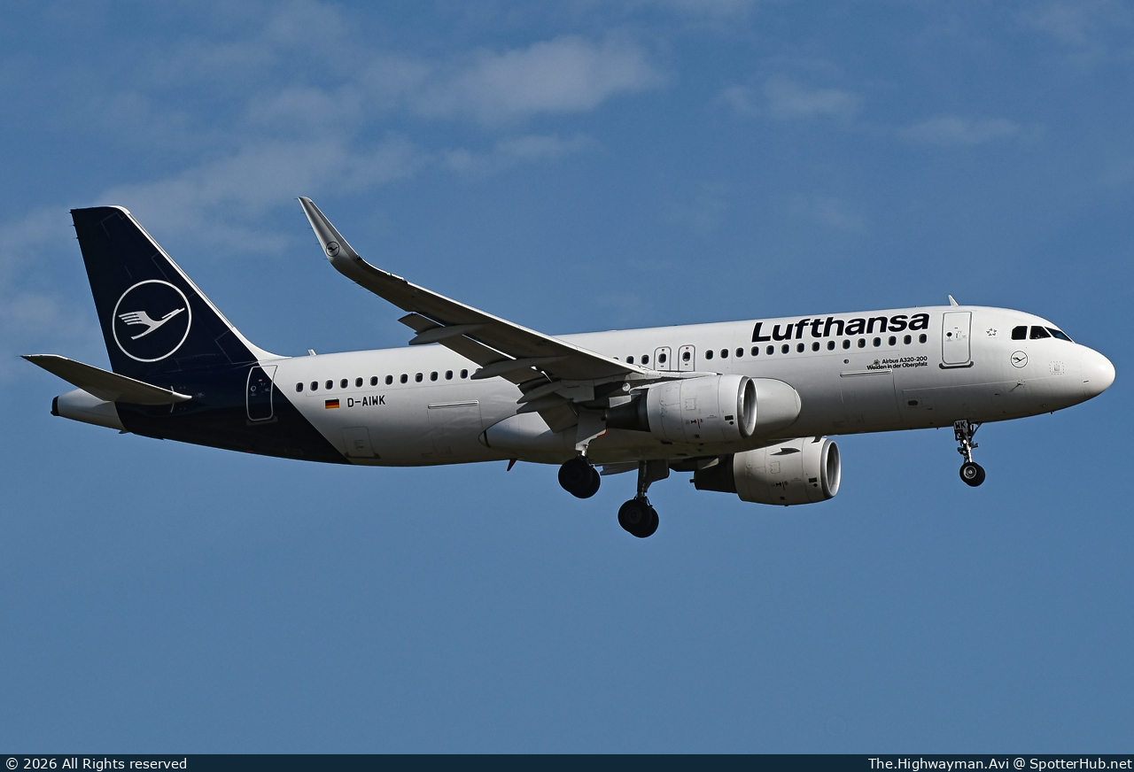 Photo of D-AIWK - Airbus A320-214 operated by Lufthansa