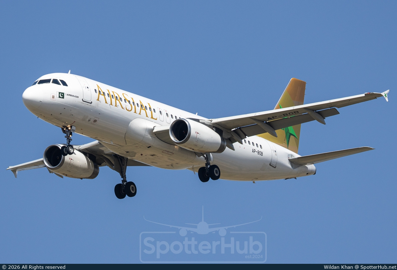 Photo of AP-BOB - Airbus A320-233 operated by AirSial