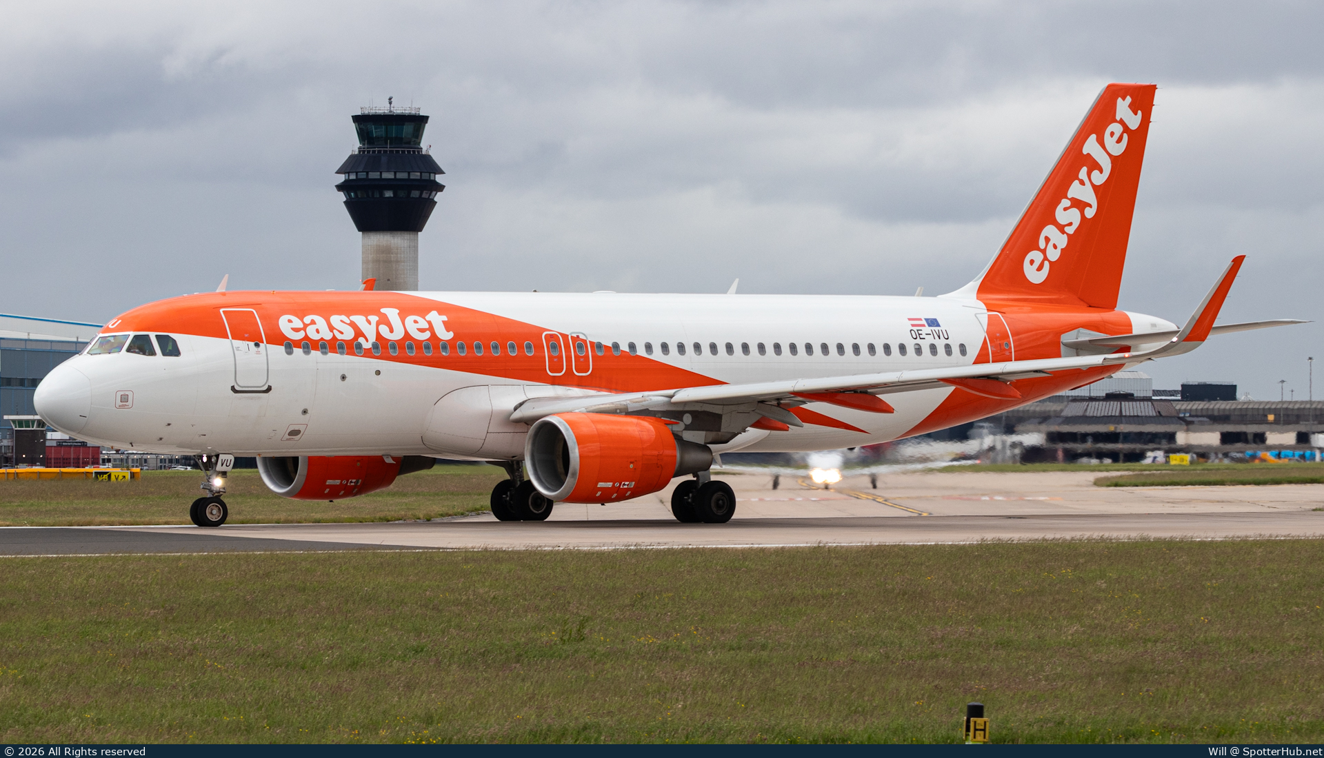Photo of OE-IVU - Airbus A320-214 operated by easyJet Europe