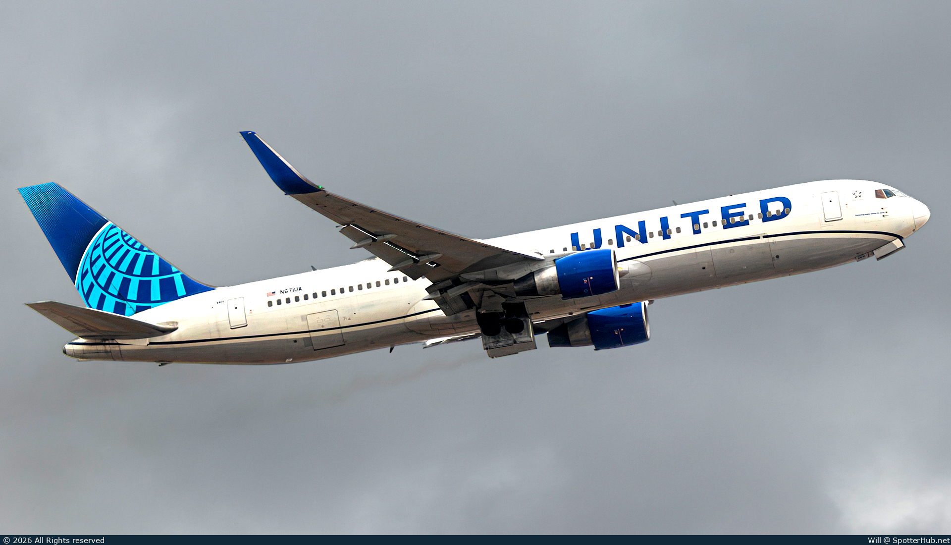 Photo of N671UA - Boeing 767-322(ER) operated by United Airlines