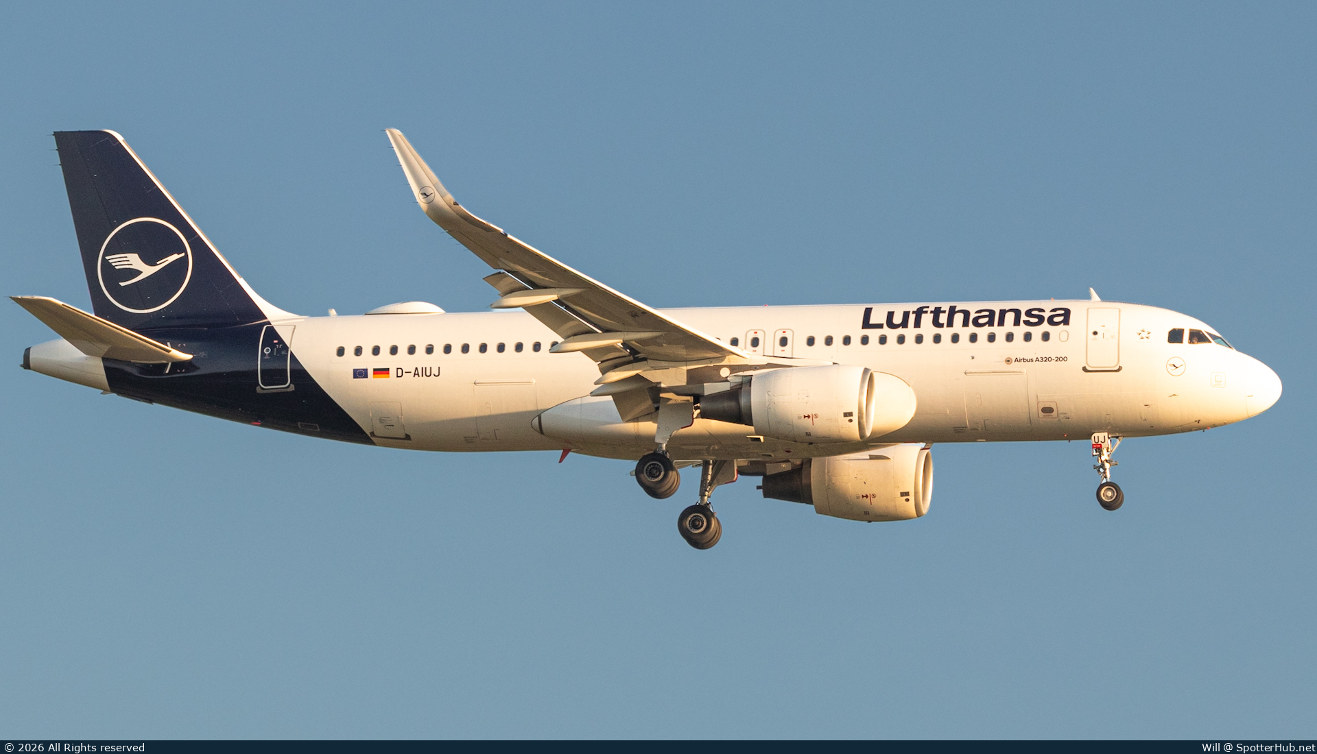 Photo of D-AIUJ - Airbus A320-214 operated by Lufthansa