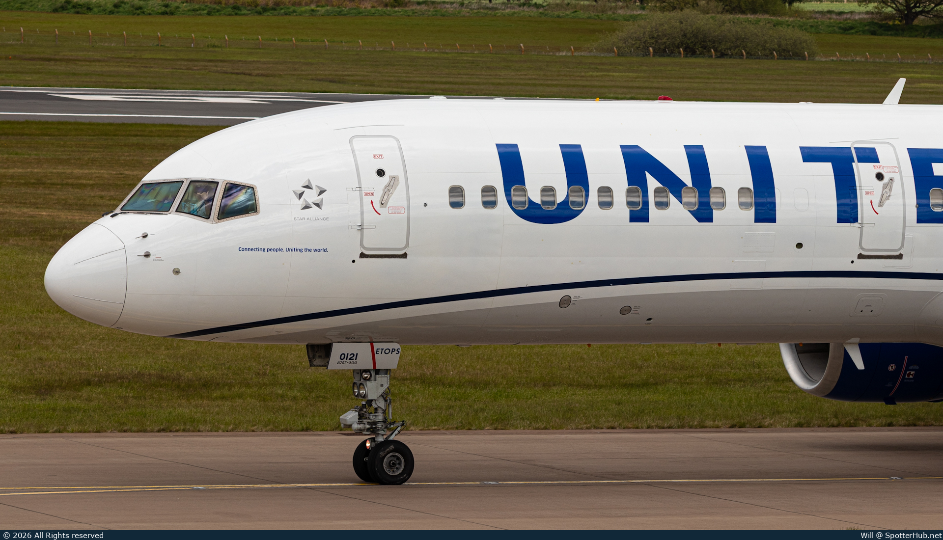 Photo of N14121 - Boeing 757-224 operated by United Airlines
