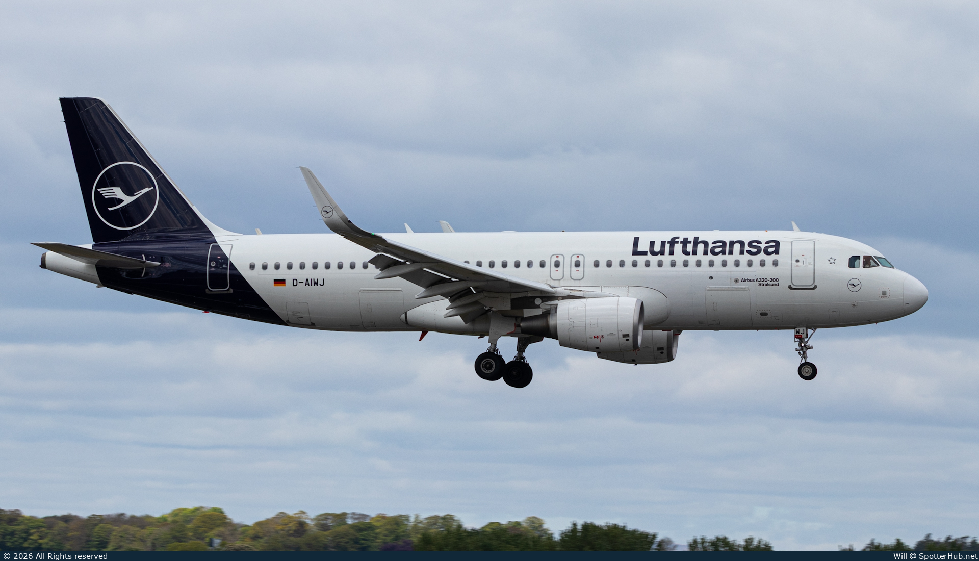 Photo of D-AIWJ - Airbus A320-214 operated by Lufthansa