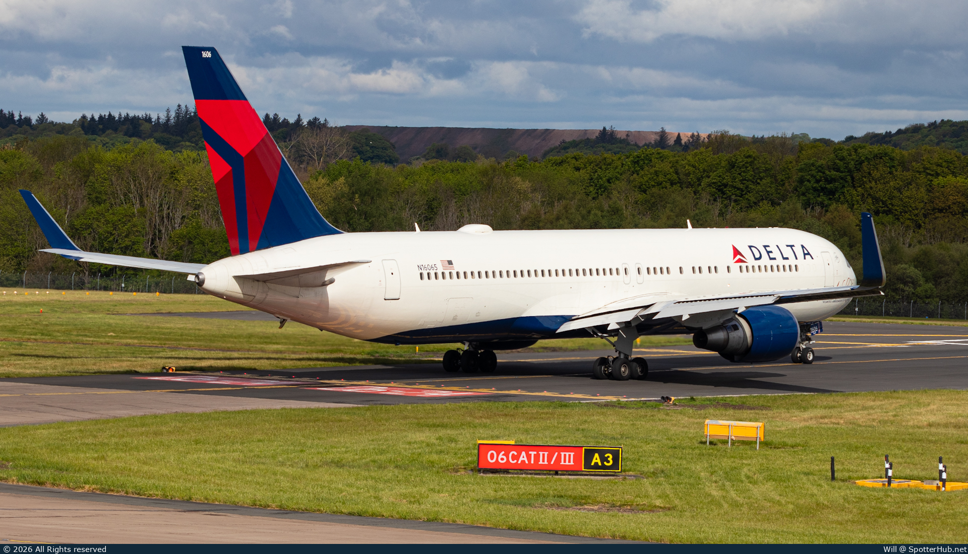 Photo of N16065 - Boeing 767-332(ER) operated by Delta Air Lines
