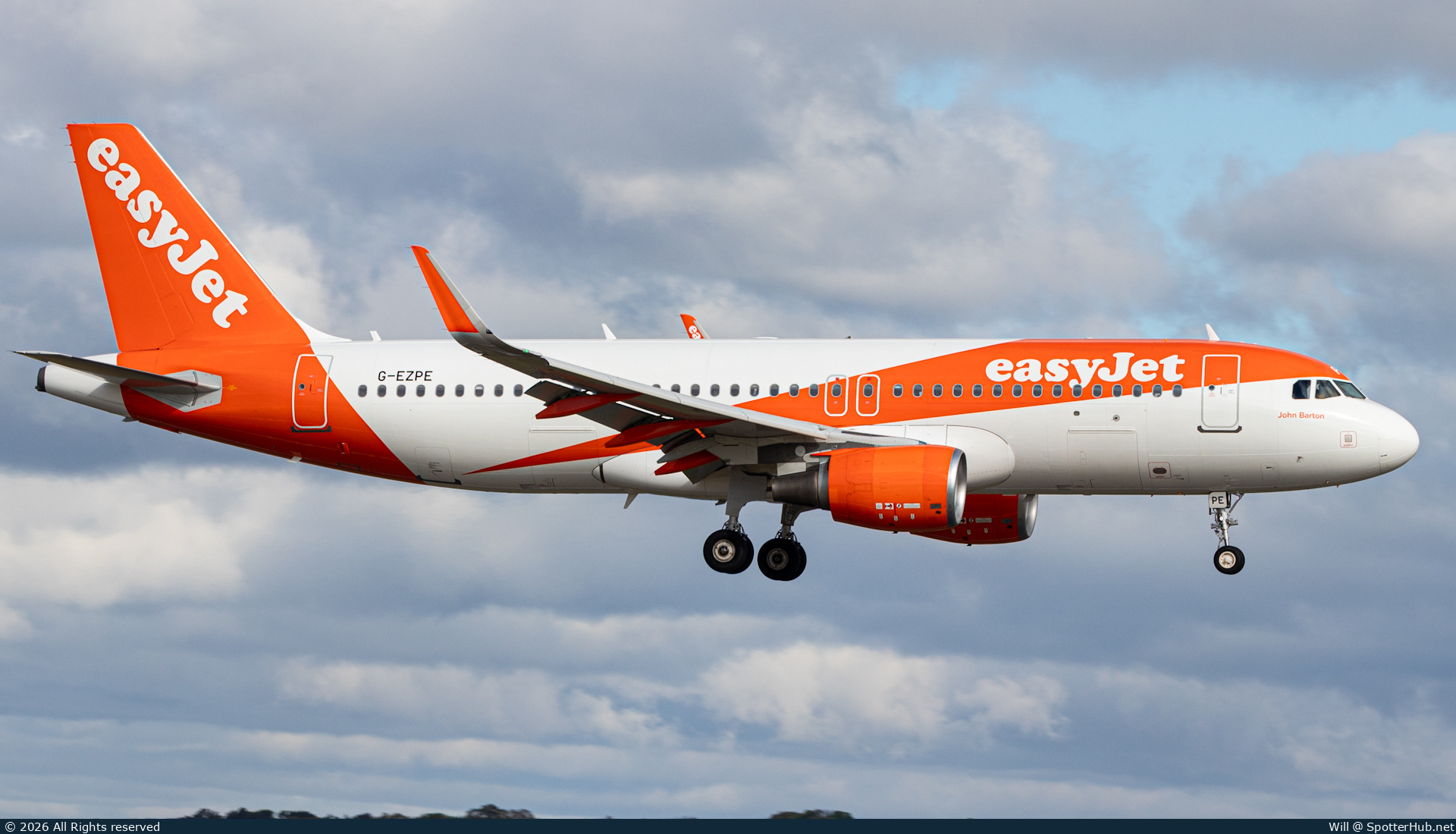 Photo of G-EZPE - Airbus A320-214 operated by easyJet
