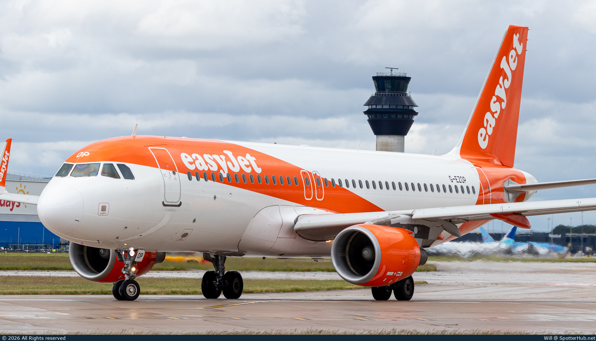 Photo of G-EZOP - Airbus A320-214 operated by easyJet