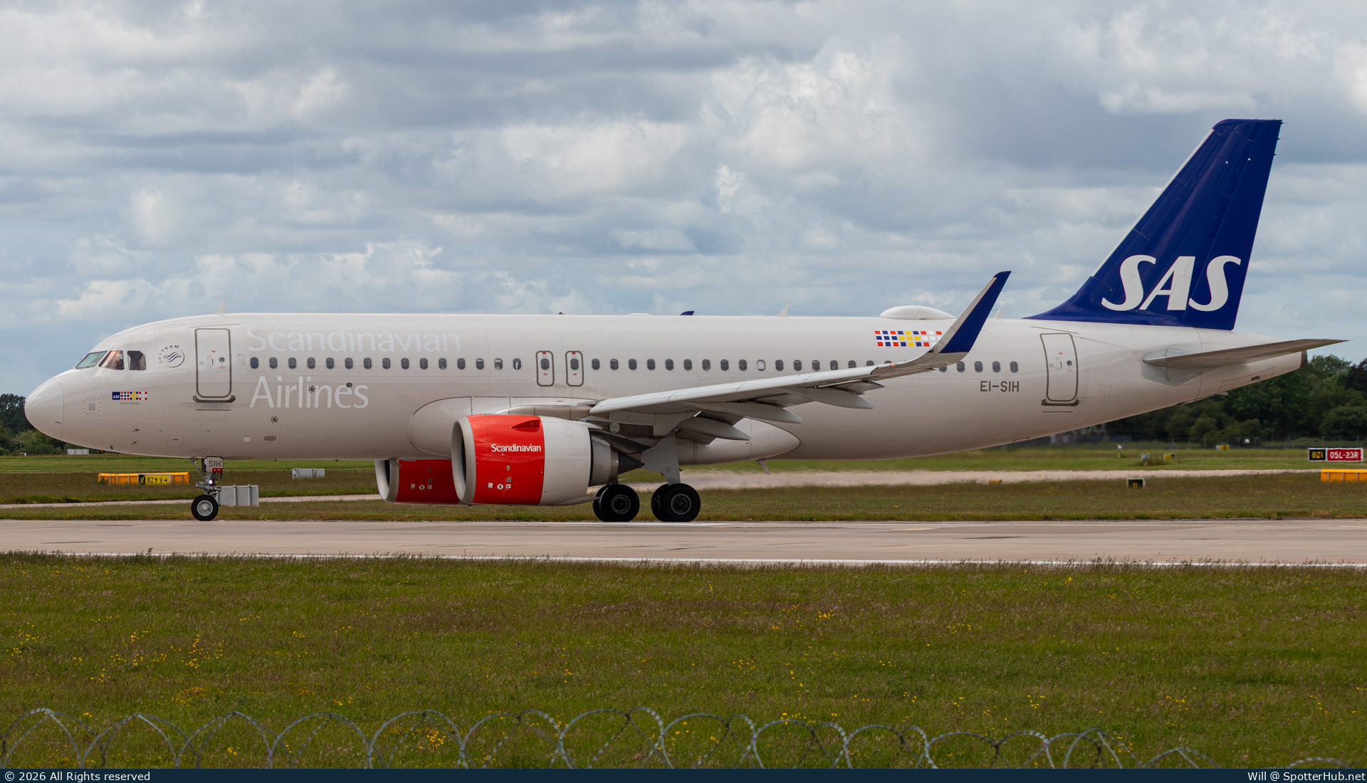 Photo of EI-SIH - Airbus A320-251N operated by SAS Connect