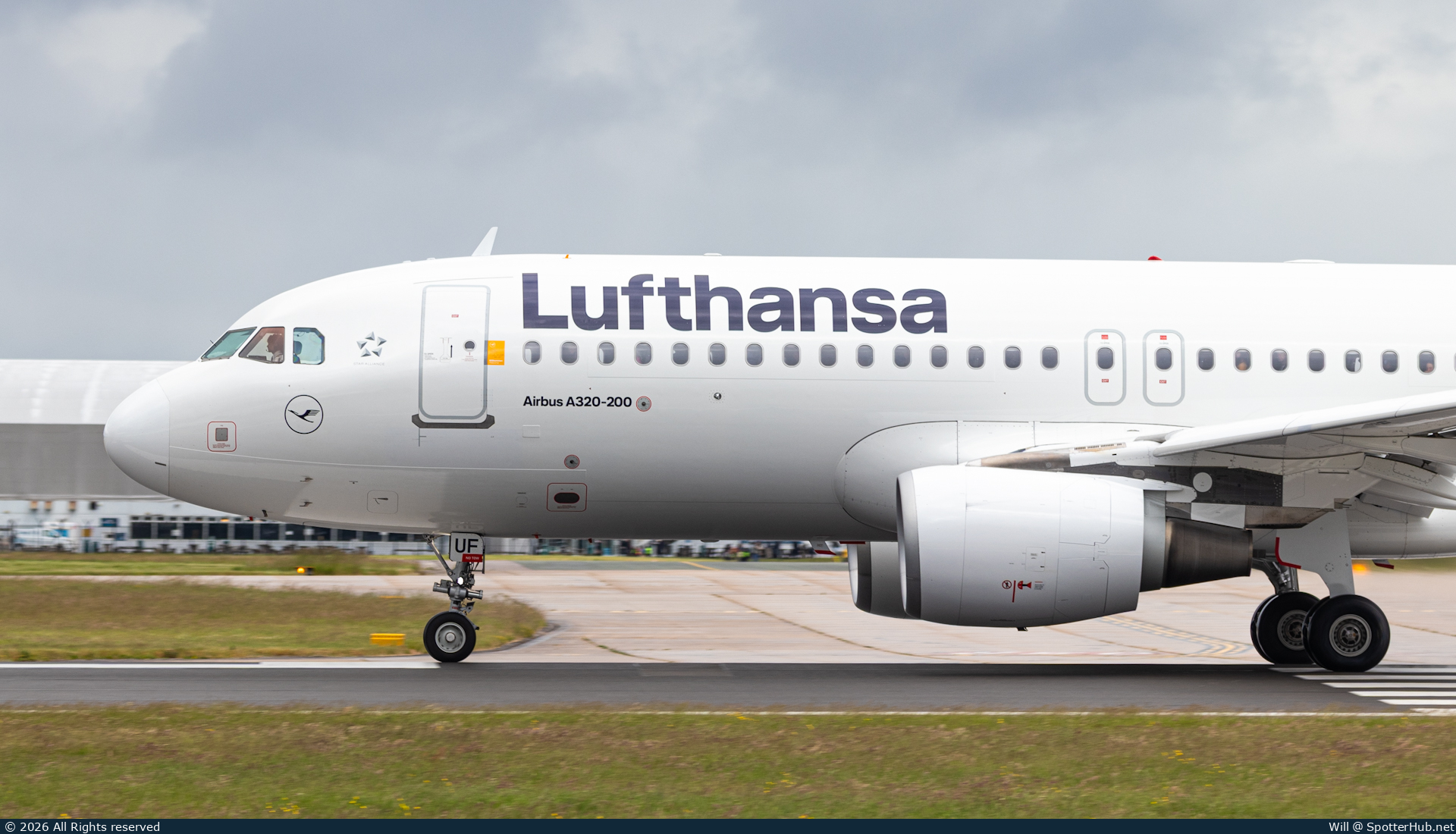 Photo of D-AIUF - Airbus A320-214 operated by Lufthansa