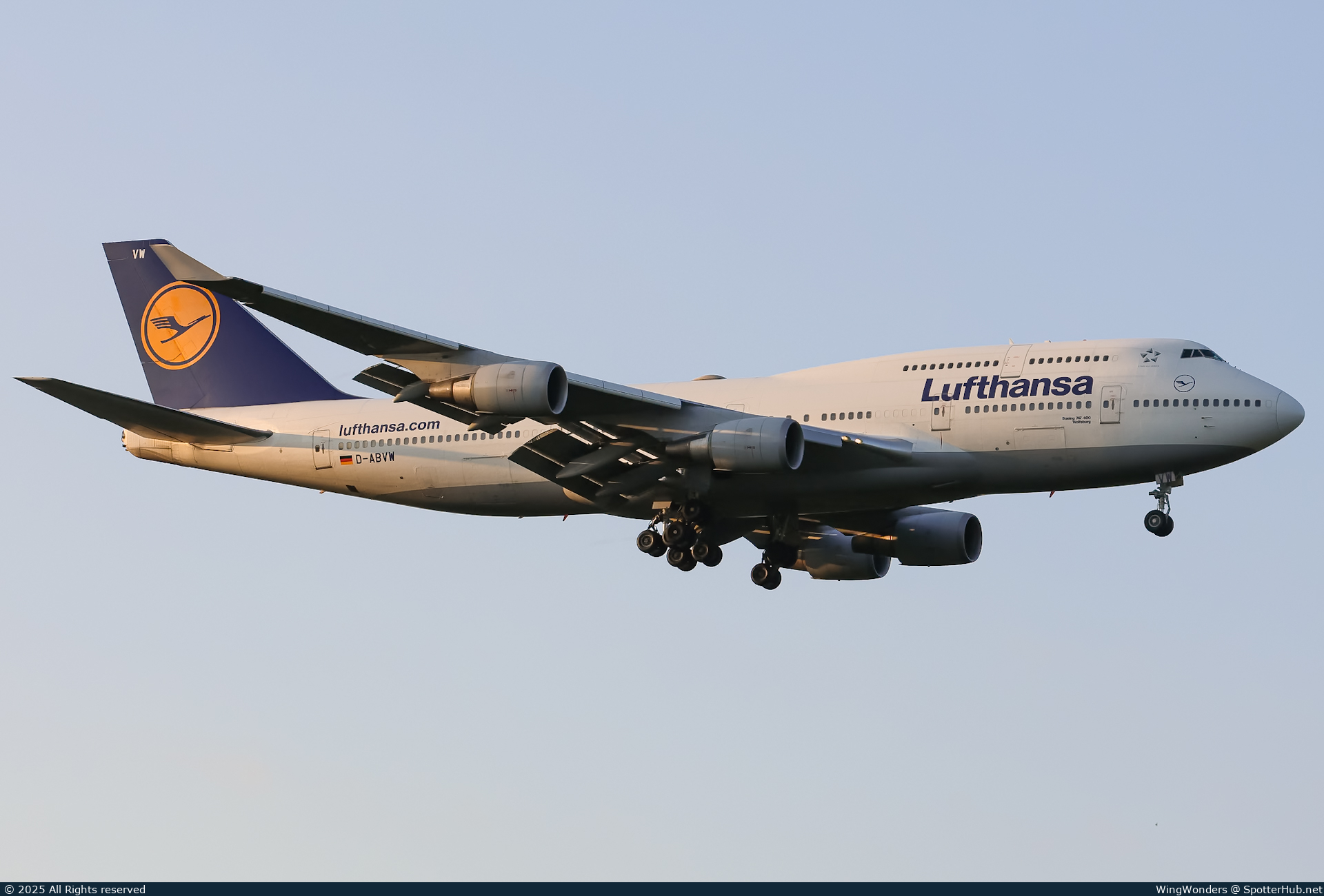 Photo of D-ABVM - Boeing 747-430 operated by Lufthansa