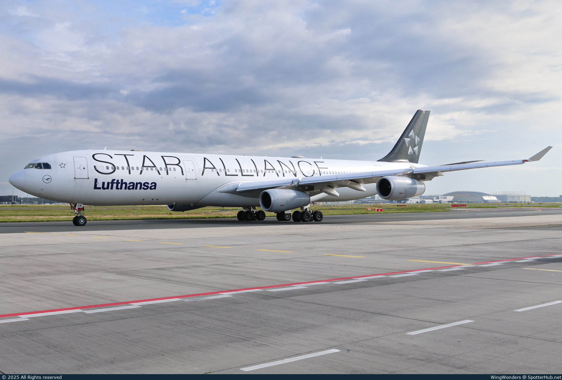 Photo of D-AIGN - Airbus A340-313 operated by Lufthansa