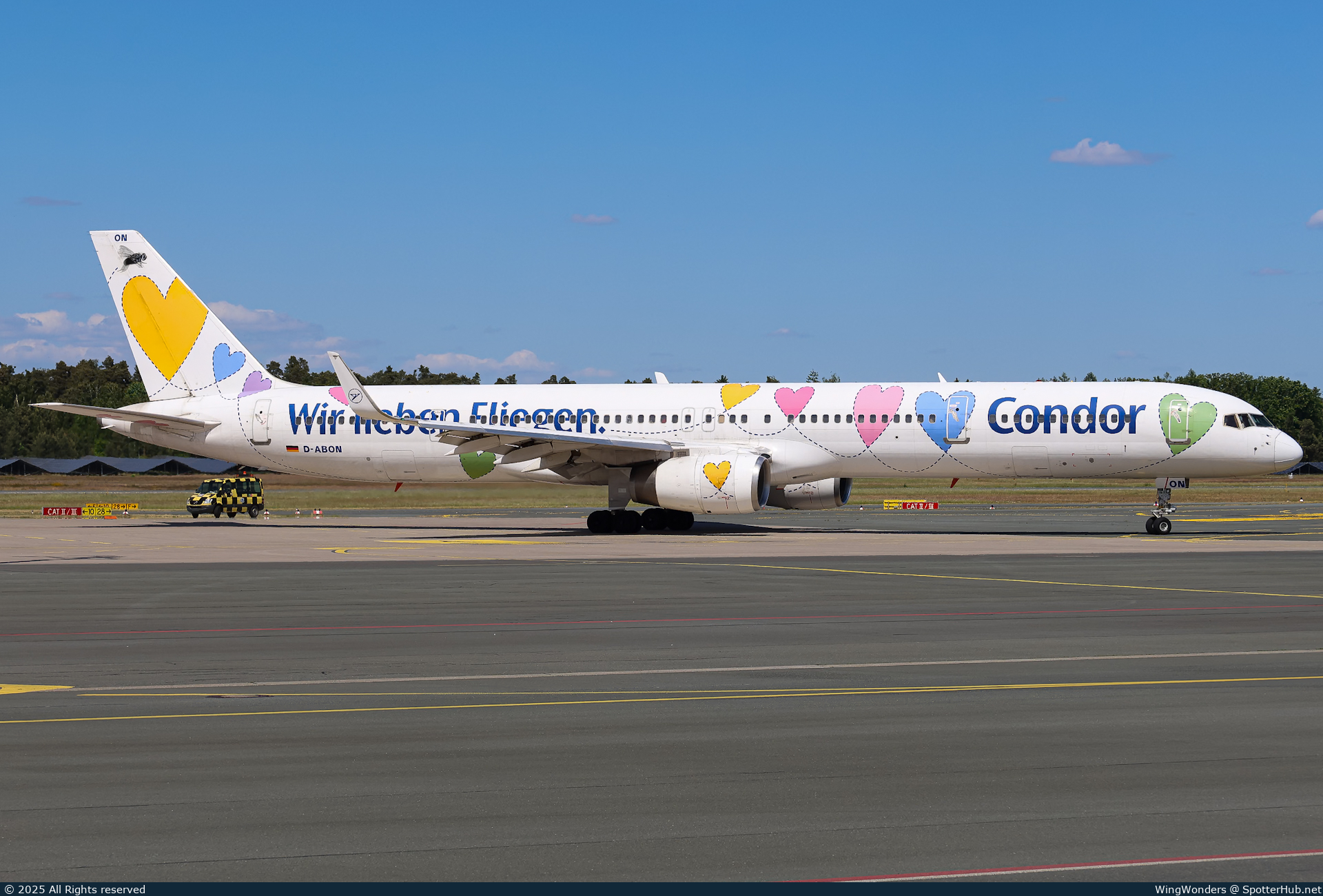 Photo of D-ABON - Boeing 757-330 operated by Condor