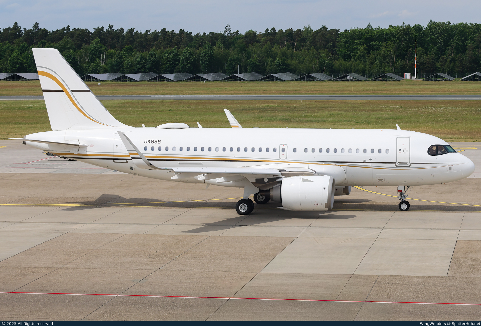Photo of UK888 - Airbus A319-153N(CJ) operated by Government of the Republic of Uzbekistan