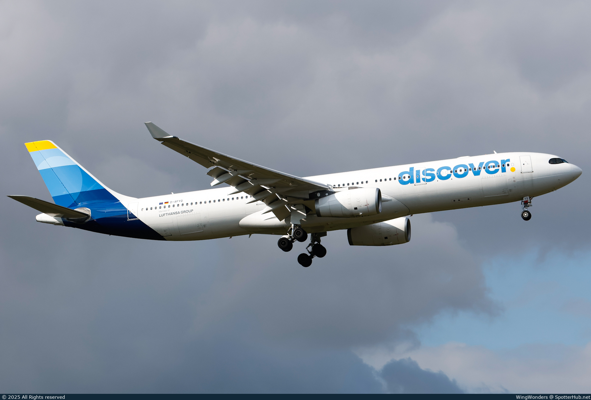 Photo of D-AFYQ - Airbus A330-343 operated by Discover Airlines