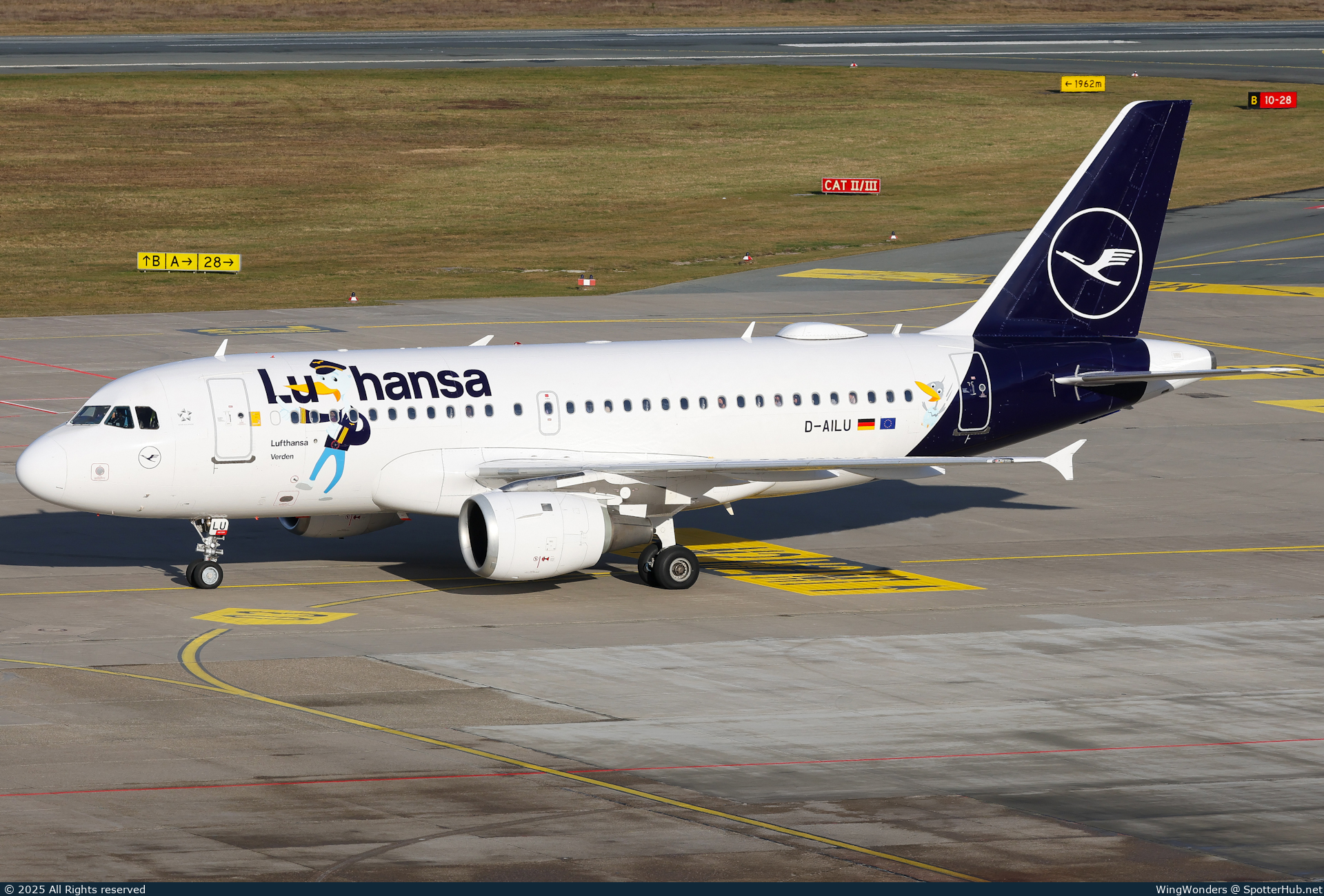 Photo of D-AILU - Airbus A319-114 operated by Lufthansa