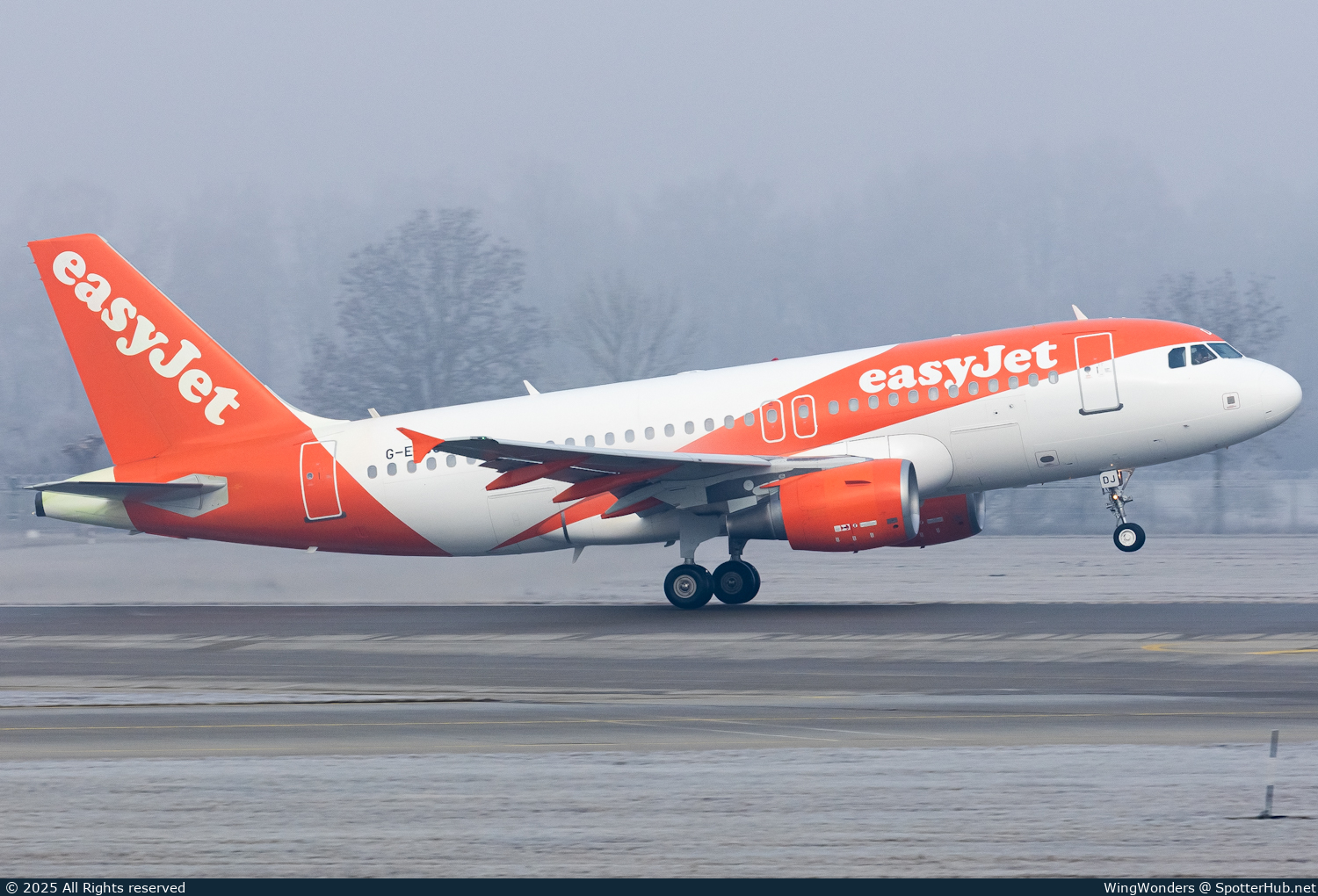 Photo of G-EZDJ - Airbus A319-111 operated by easyJet