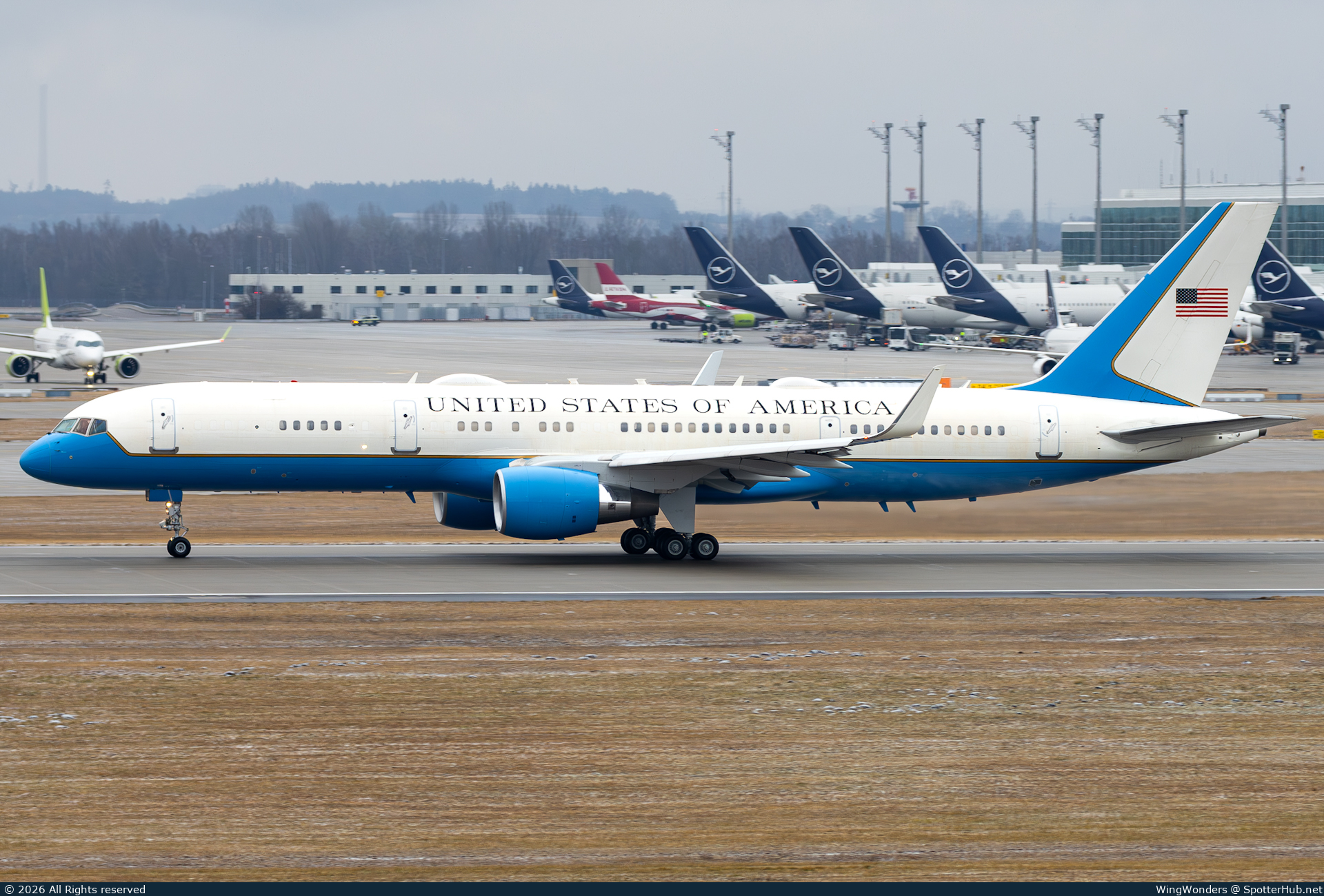 Photo of 99-0004 - Boeing C-32A operated by US Air Force