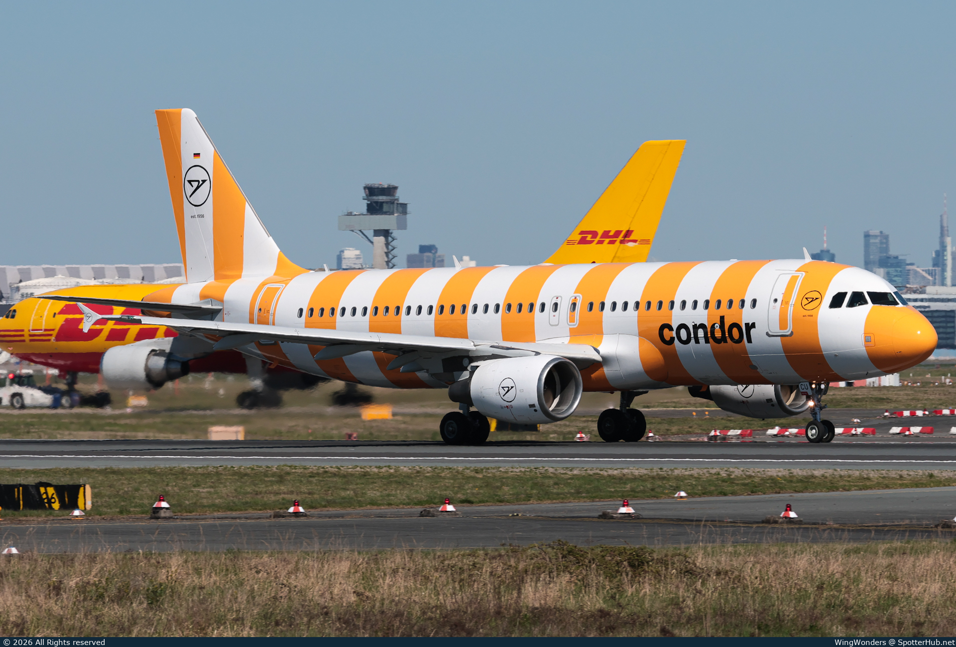 Photo of D-AICU - Airbus A320-214 operated by Condor
