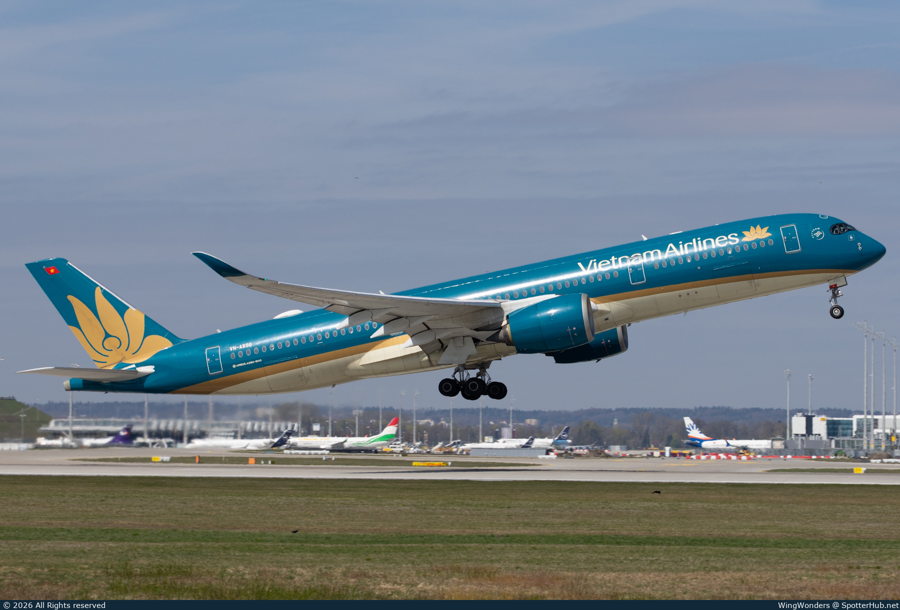 Photo of VN-A896 - Airbus A350-941 operated by Vietnam Airlines