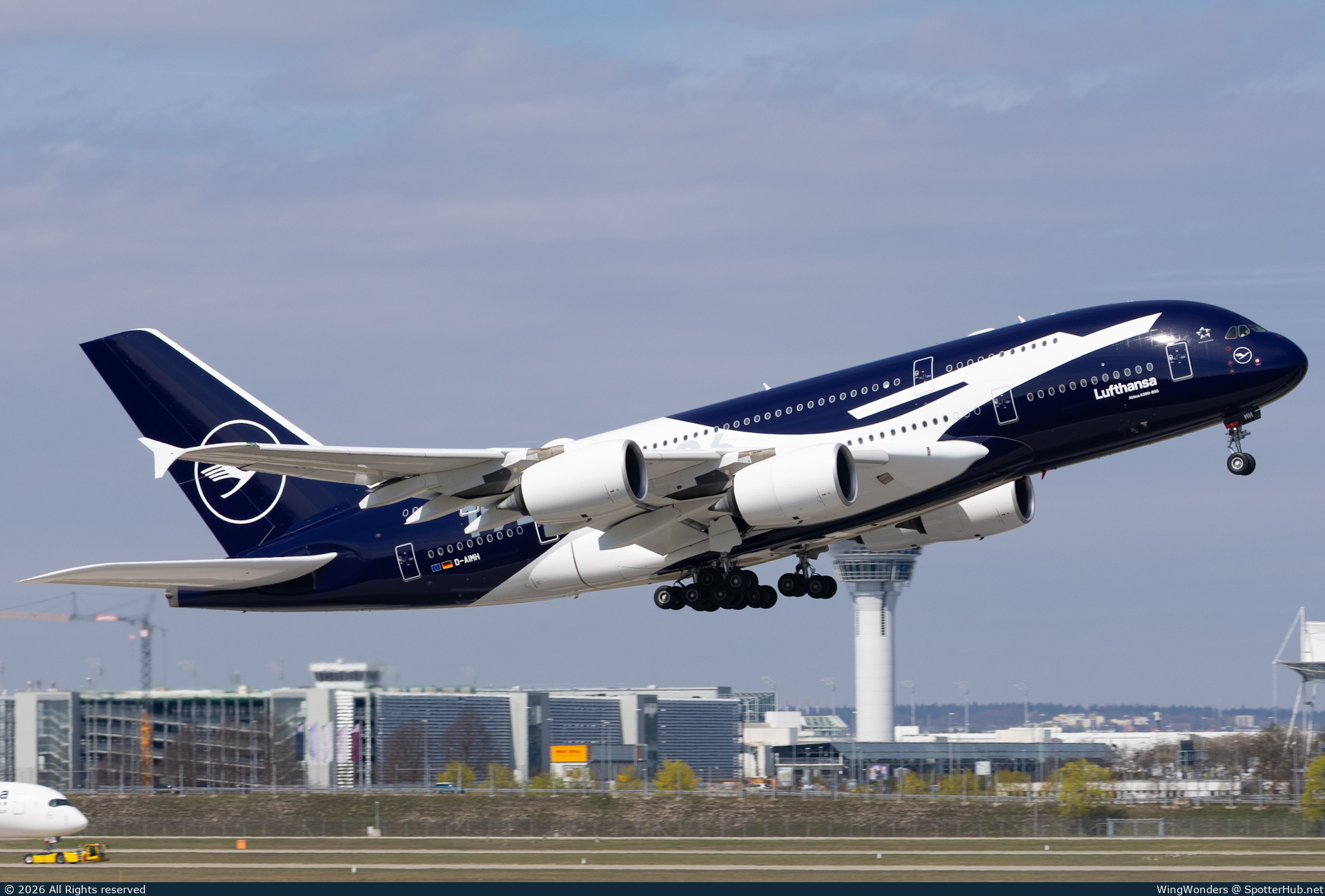 Photo of D-AIMH - Airbus A380-841 operated by Lufthansa