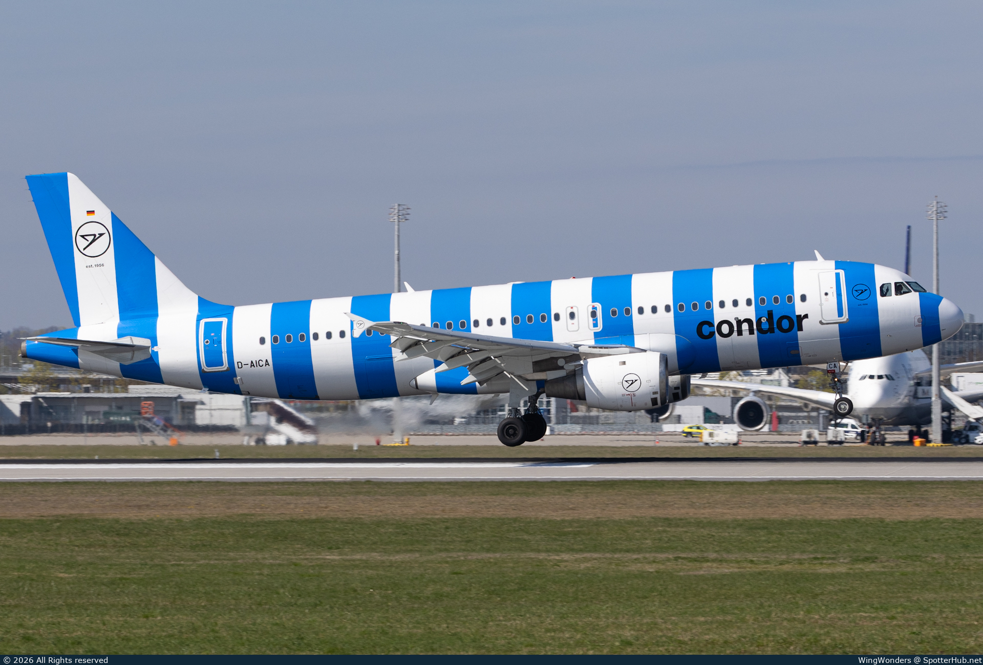Photo of D-AICA - Airbus A320-212 operated by Condor