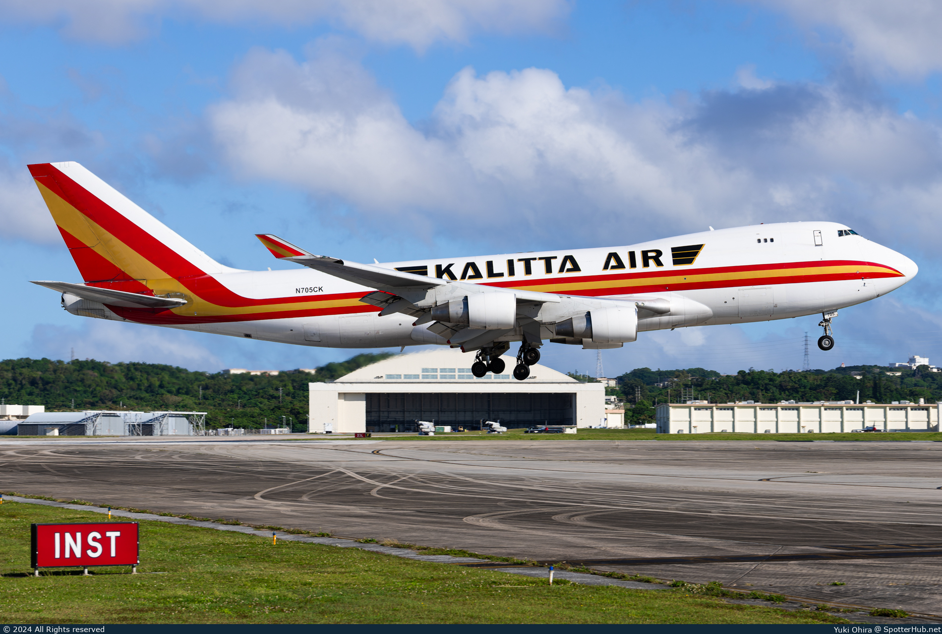 Photo of N705CK - Boeing 747-4B5F operated by Kalitta Air