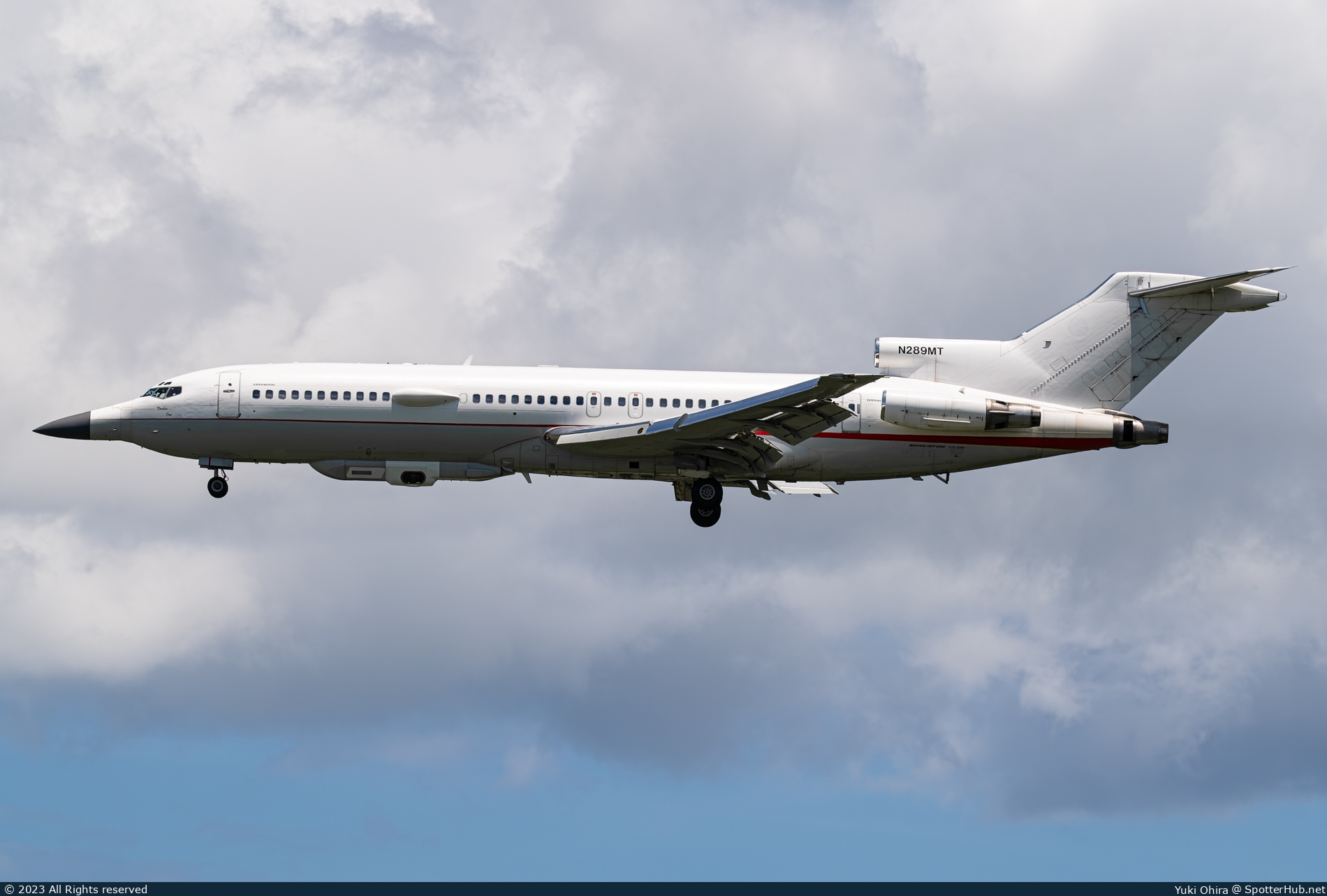 Photo of N289MT - Boeing 727-223(Adv) operated by Raytheon Technologies