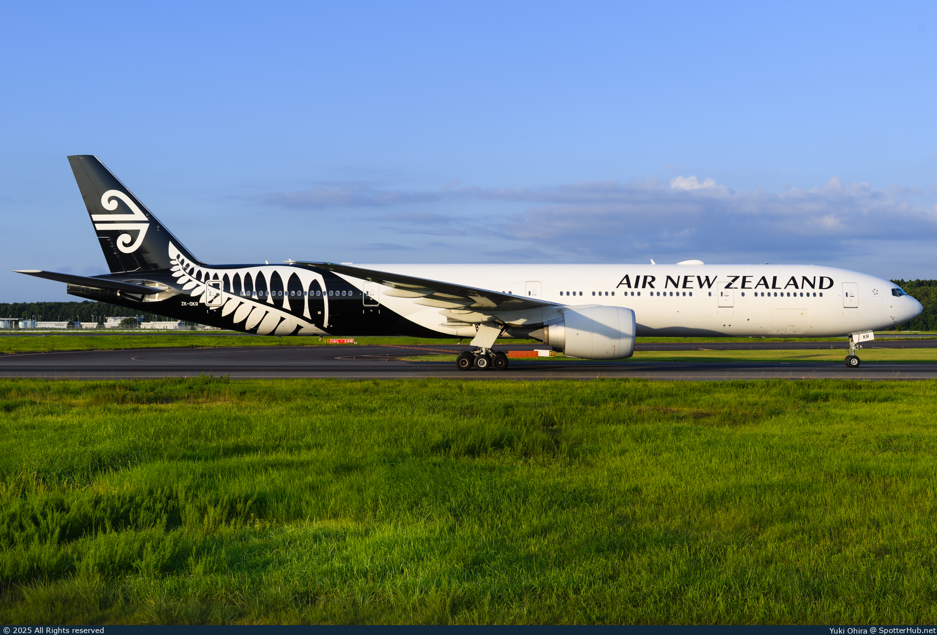 Photo of ZK-OKR - Boeing 777-319(ER) operated by Air New Zealand