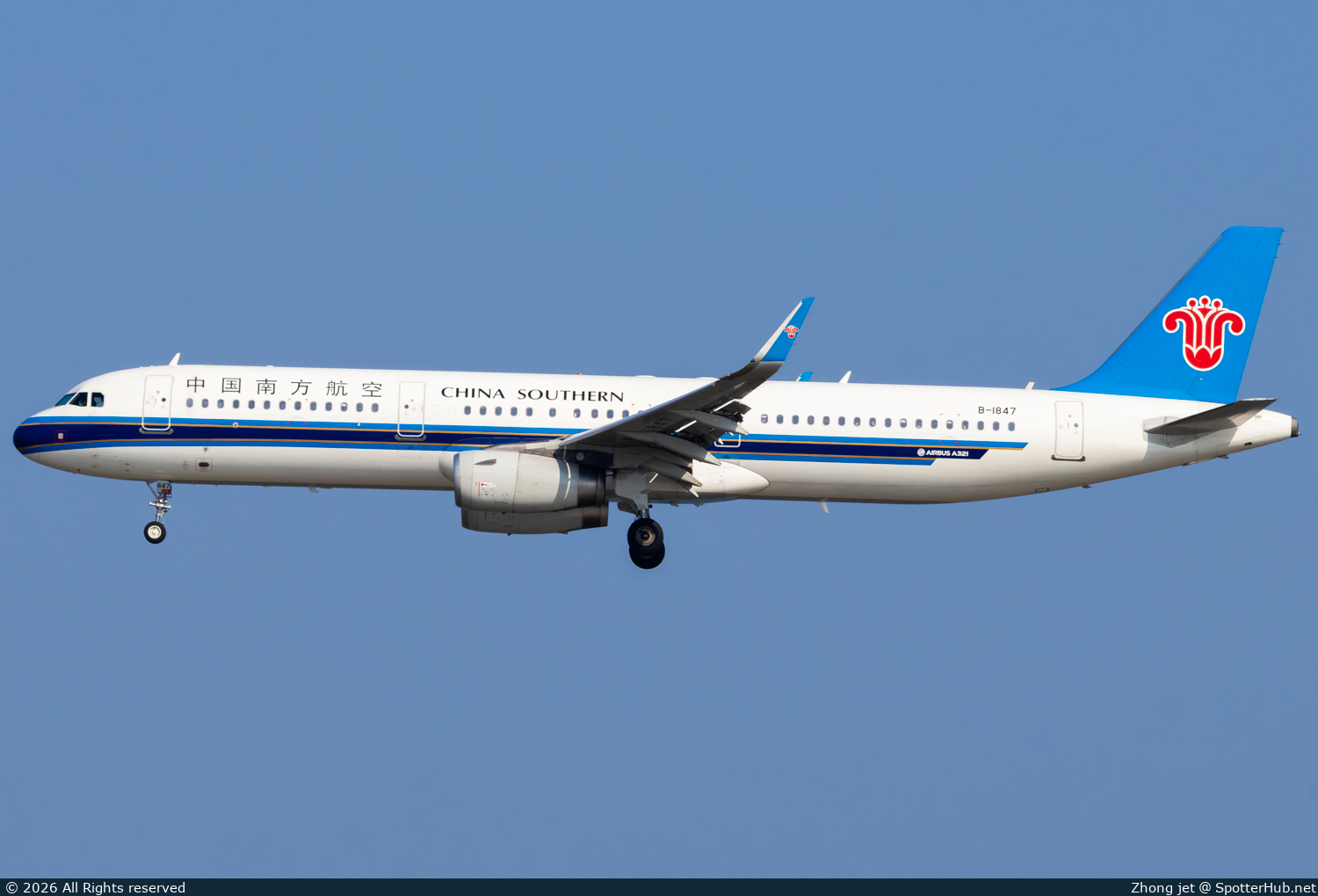 Photo of B-1847 - Airbus A321-231 operated by China Southern Airlines