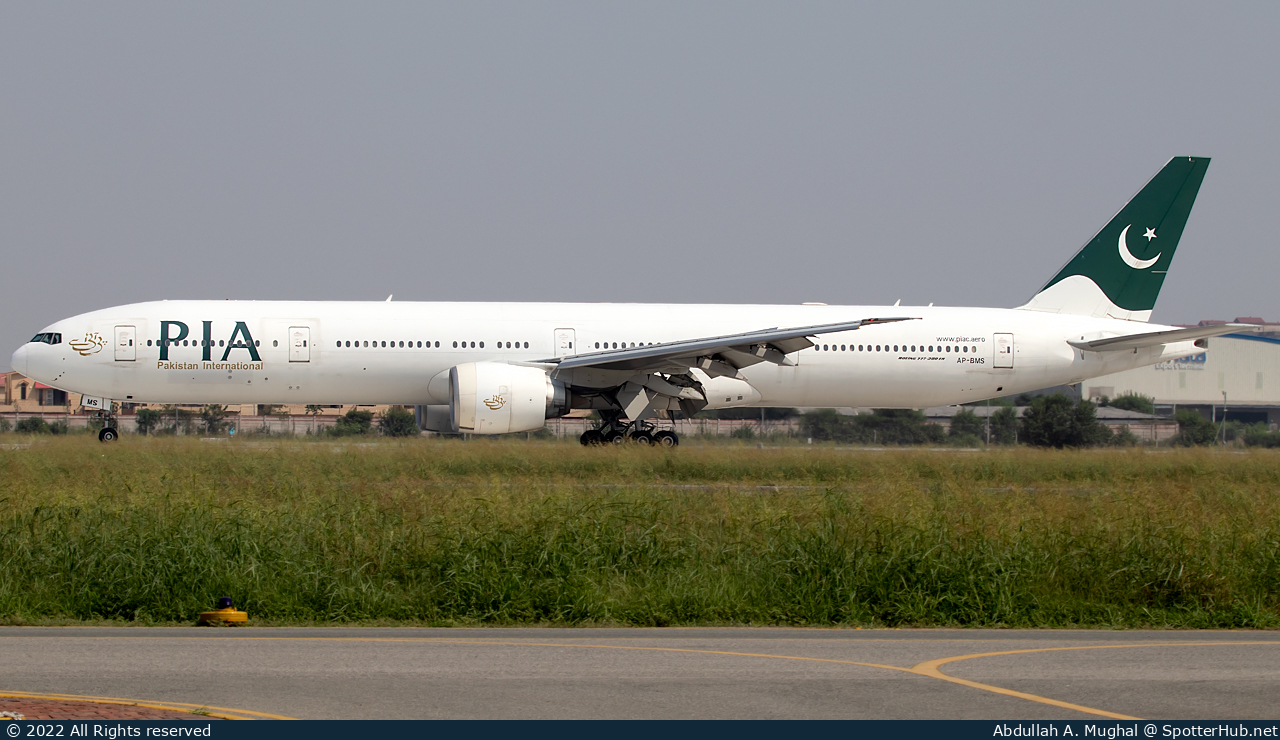 Photo of AP-BMS - Boeing 777-3Q8(ER) operated by PIA Pakistan International Airlines