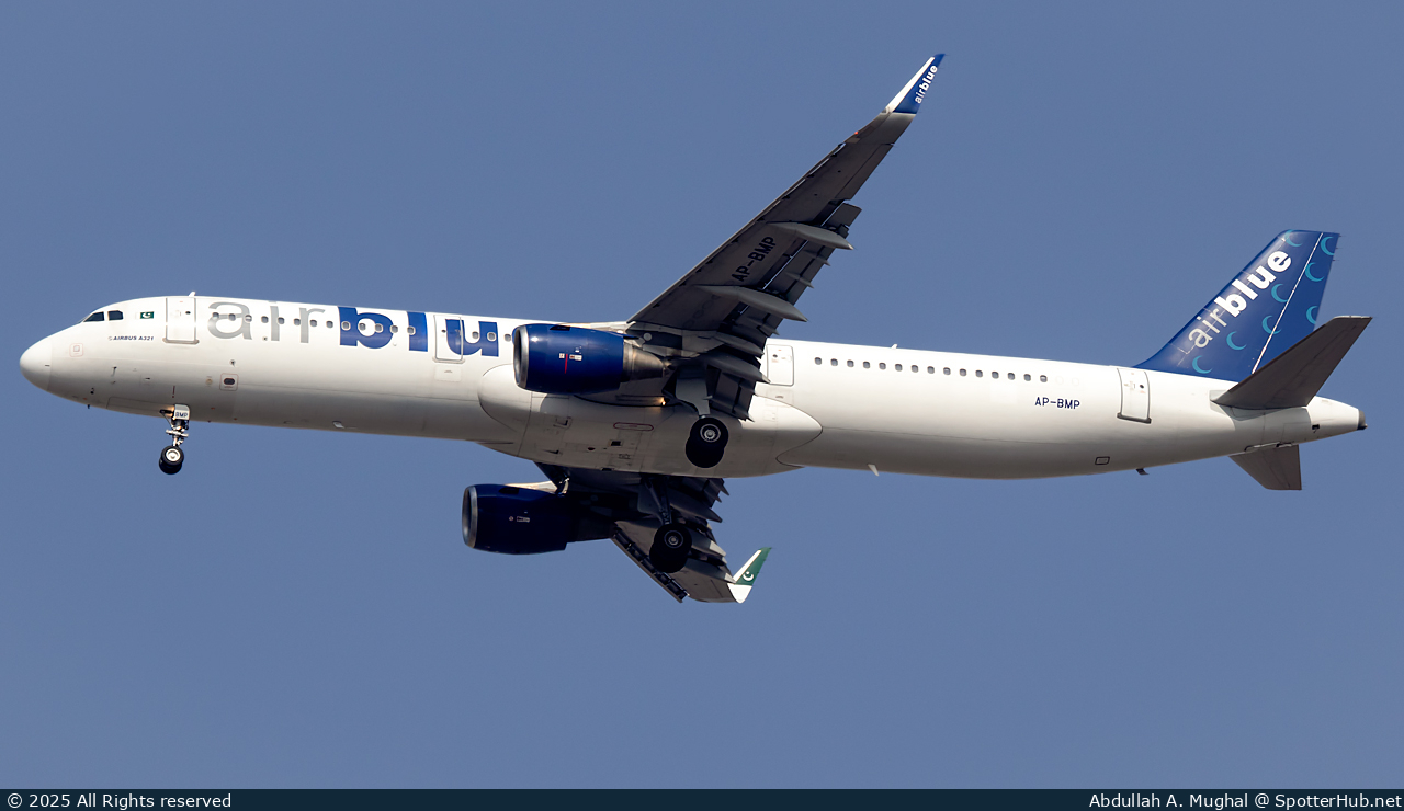 Photo of AP-BMP - Airbus A321-211 operated by Airblue