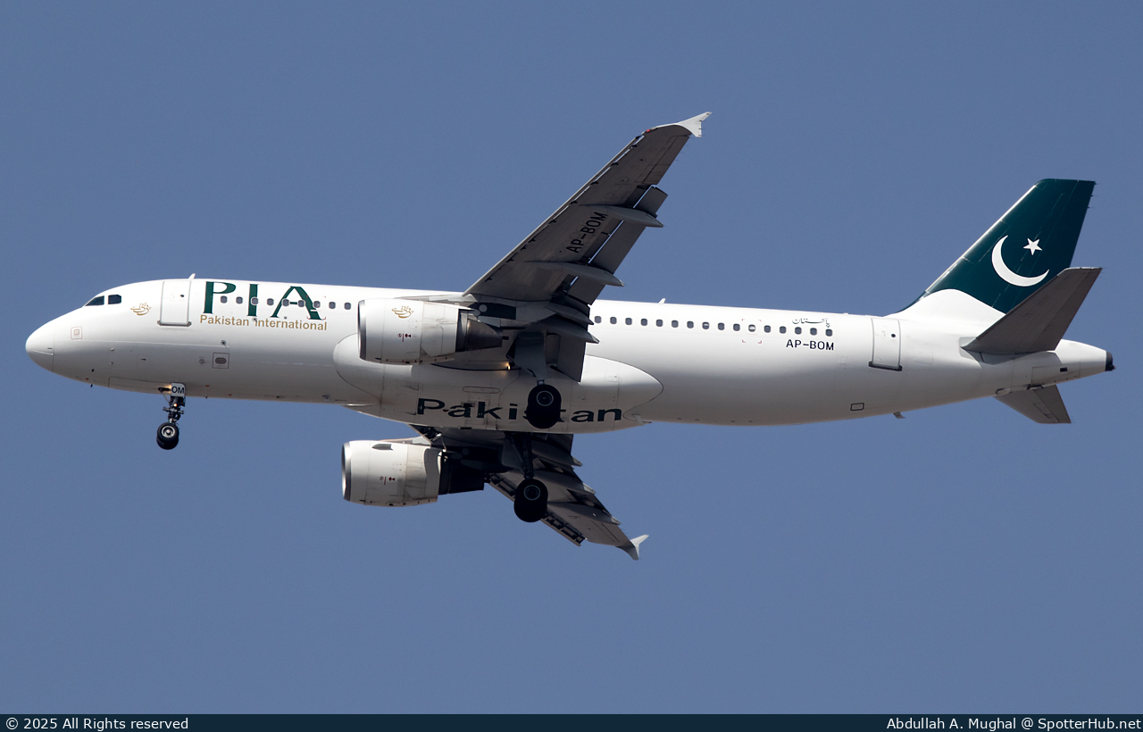 Photo of AP-BOM - Airbus A320-214 operated by PIA Pakistan International Airlines