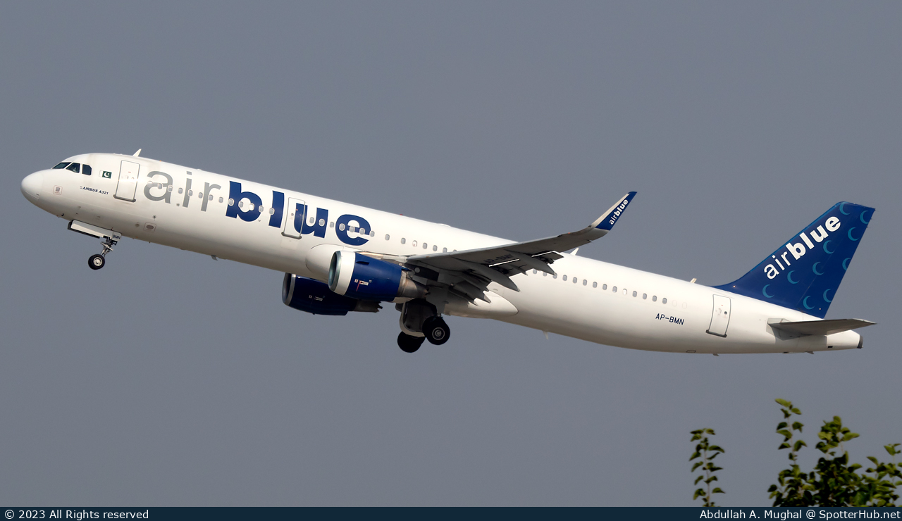 Photo of AP-BMN - Airbus A321-211 operated by Airblue
